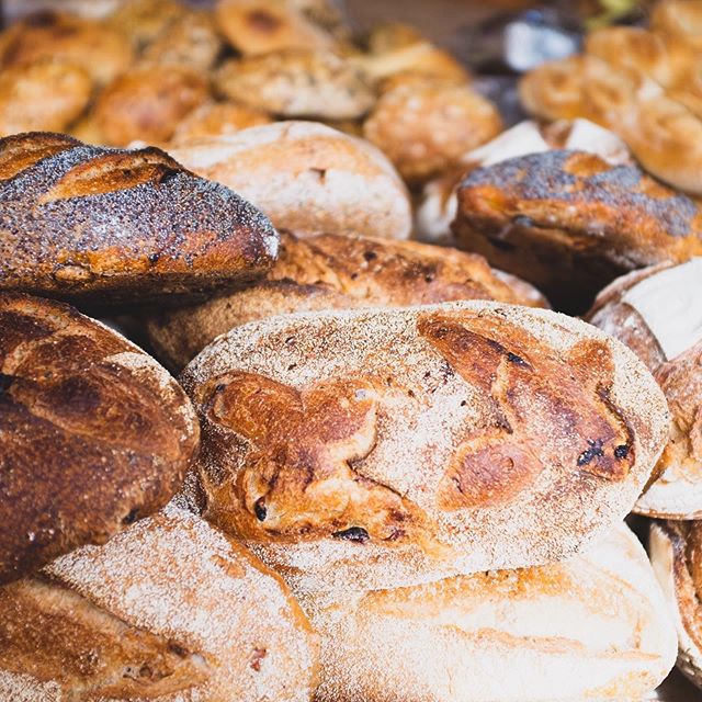 I.Love.Bread. Am I obsessed with bread? Maybe. But I&rsquo;m sure that I&rsquo;m not the only one. Right, @oprah ? 😉 .
.
.
#breadtalk #breadstagram #breadporn #obsessions #lovecarbs #oprahwinfrey #oprahsfavoritethings #bakerylove #londonfoodporn #br