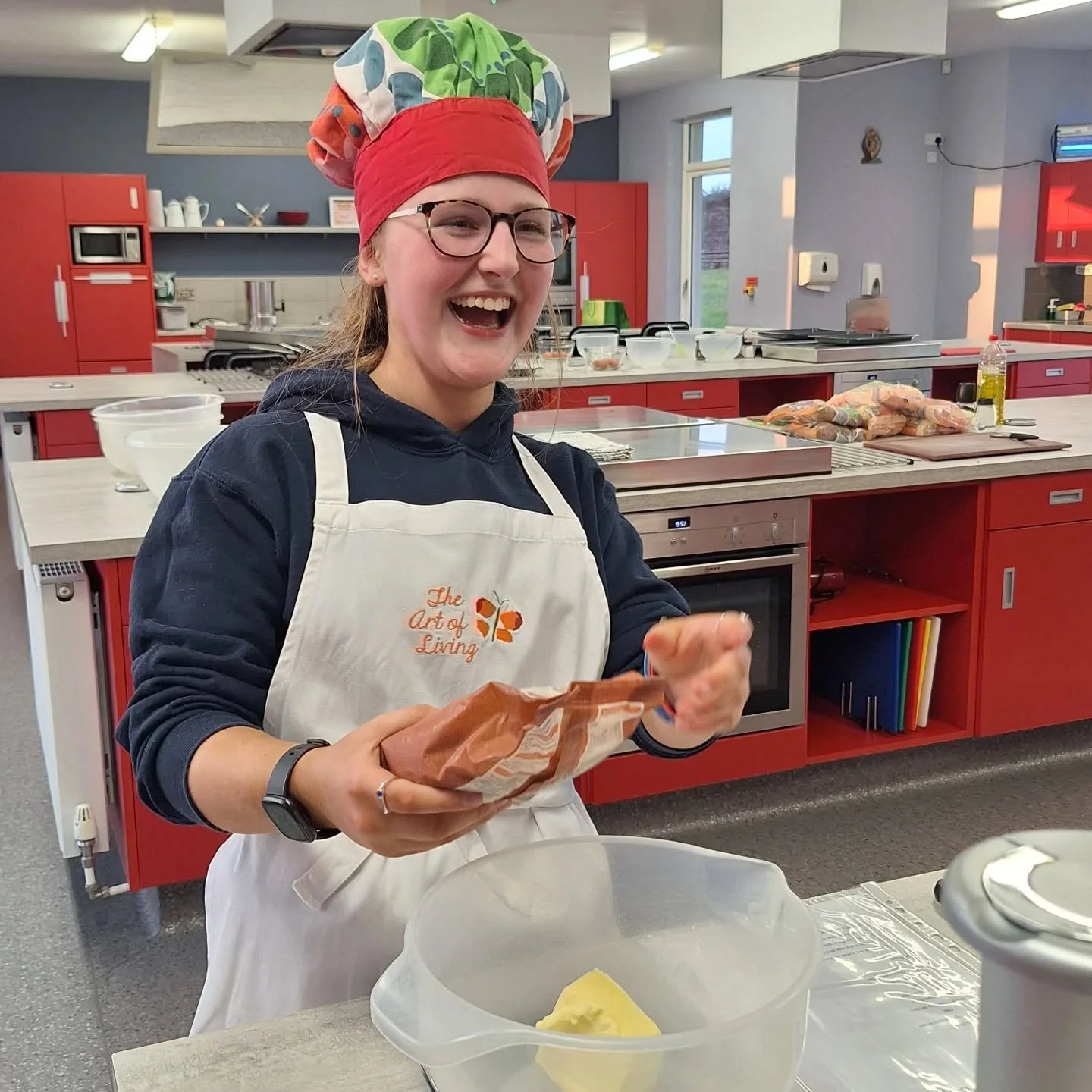 Art of Living Weekend &ndash; Part 1: Kitchen Vibes 🍰✨

We kicked off the weekend with flour on our hands and smiles on our faces! Cooking and baking together was pure joy&mdash;so much laughter, learning, and love in every bite.

There&rsquo;s some