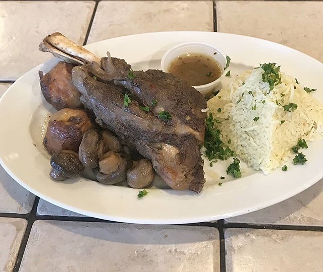 What a gorgeous day to stop into Canal Bistro &amp; get one of our delectable lamb shank entrees! Happy weekend friends! 🍽️🙌
#broadripplevillage #eatlocalindy #onthecanal #indyfood #eathereindy #mediterraneanfood #lambshank #foodiefeature
