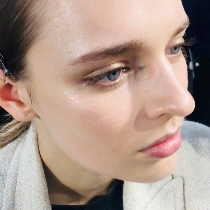 Polished Skin Beauties 💫 ⭐️ @eliesaabworld #AW20 Make Up Look Created &amp; Headed by Make Up Royalty 👑💄💋 @thevalgarland Executed by Me ⭐️ using @lorealmakeup Thank you as always for the opportunity to be part of #TeamVal ❤️ #ParisFashionWeek #El