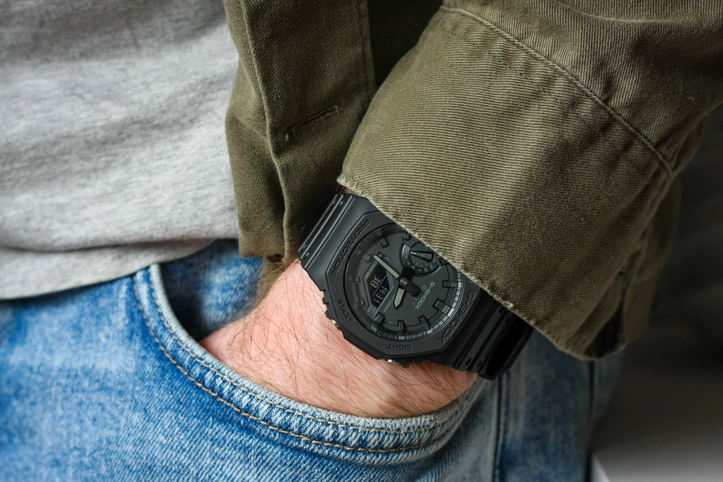 https://images.squarespace-cdn.com/content/v1/5c9cb86ec46f6d68c6b63267/d9e9e437-6208-471b-8e4b-acdf72f272c7/casio-g-shock-utility-black-review.jpg?format=2500w