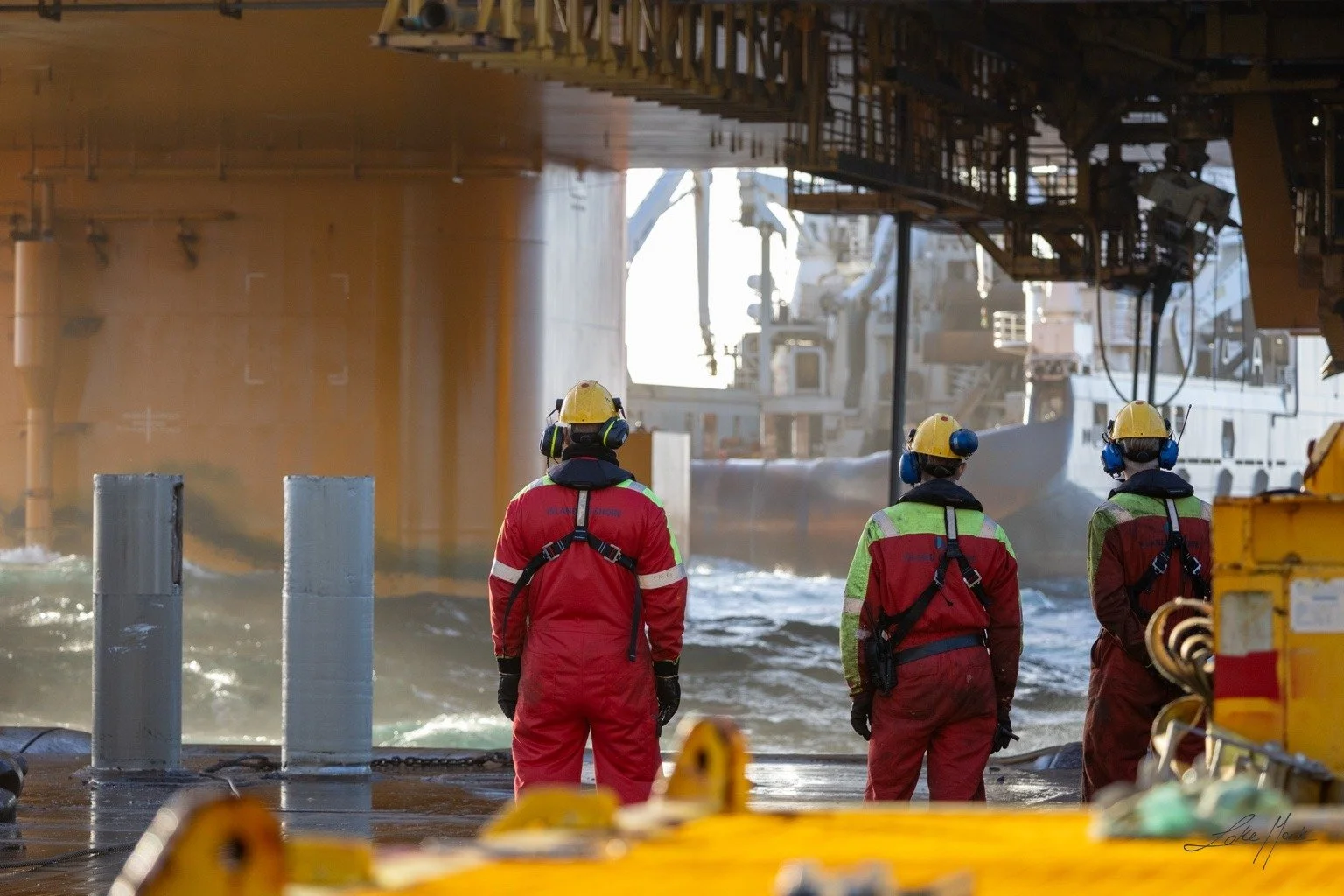 Island Vanguard og Island Valiant er nok ein gong i arbeid p&aring; same prosjekt⚓

Bildet er tatt under bolstring av rigg, og Island Vanguard og matrosane der ventar p&aring; &aring; f&aring; starte p&aring; ny line ⛓⏳, medan Island Valiant gjer seg