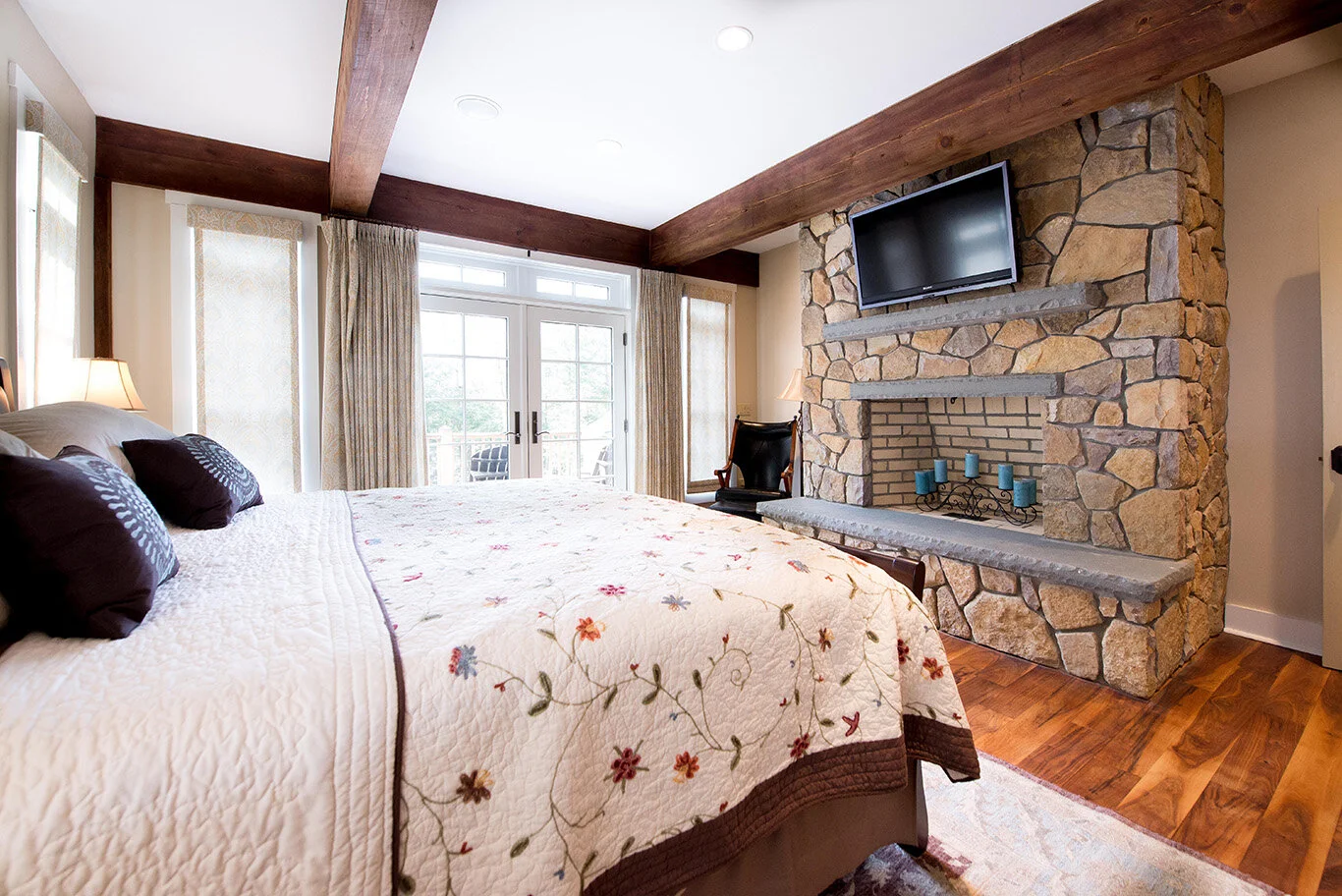 Lodge in Kenoza Lake Estates