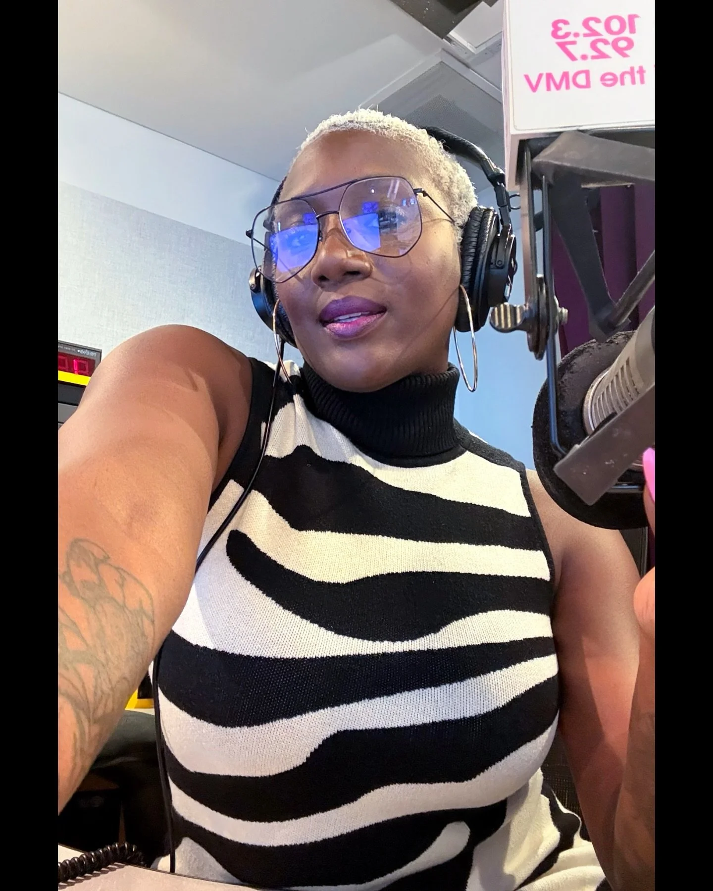 Lookin&rsquo; for an escape from the chaos for a few hours? Catch #VJInTheMidday from 10a-3p on MAJIC 102.3 &amp; 92.7 every weekday! 🔥 Think cousins&rsquo; brunch vibes on your radio w/ a side of #HappyHourMix for some extra razzle dazzle! 😂 Liste