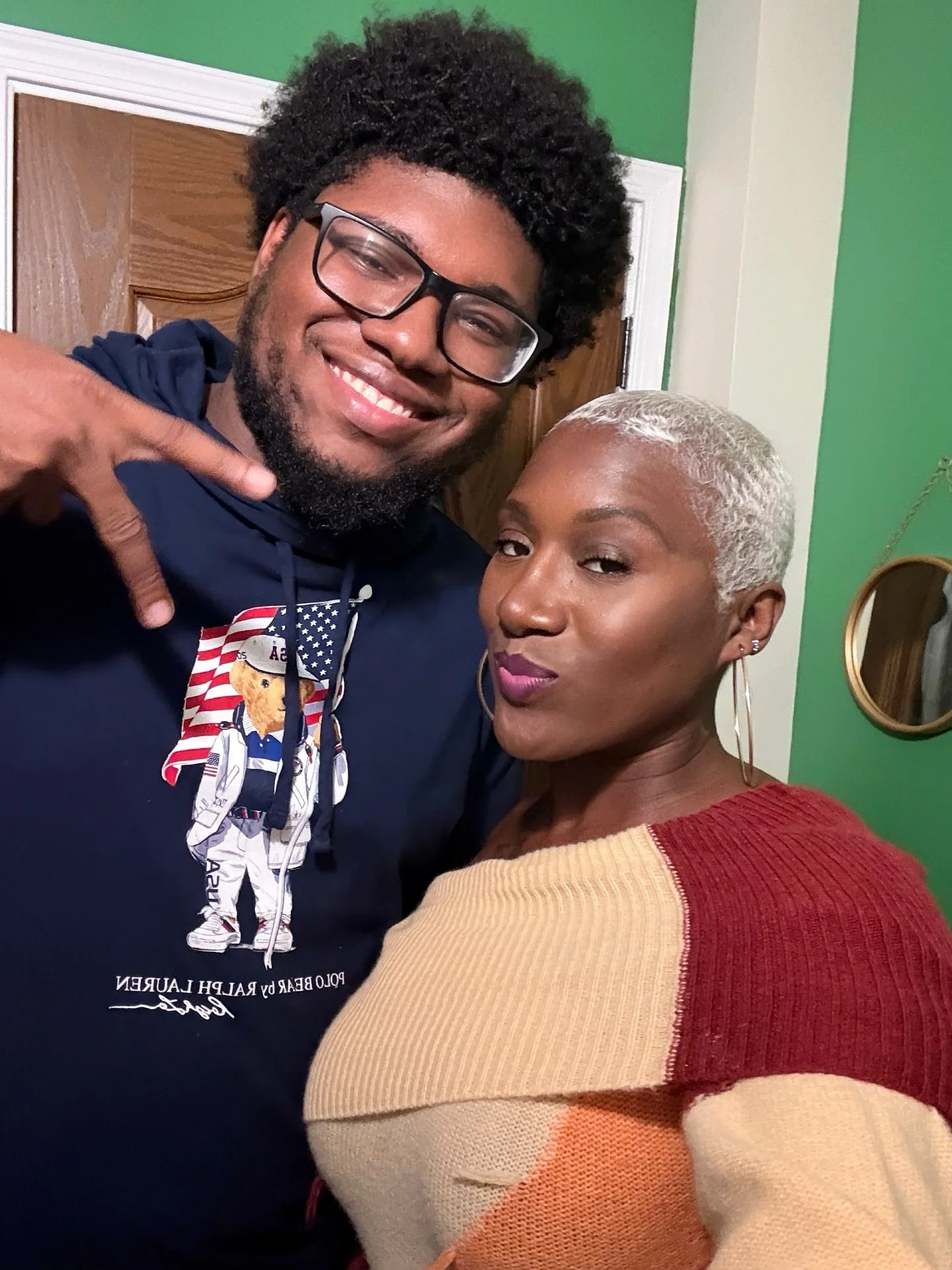 Thankful. &hearts;️ Look who made it home for a day to spend time w/ the family&hellip; My college man. So happy to see him!

Hope your Thanksgiving was filled w/ family, friends, good food, &amp; lots of laughs! 🦃✨