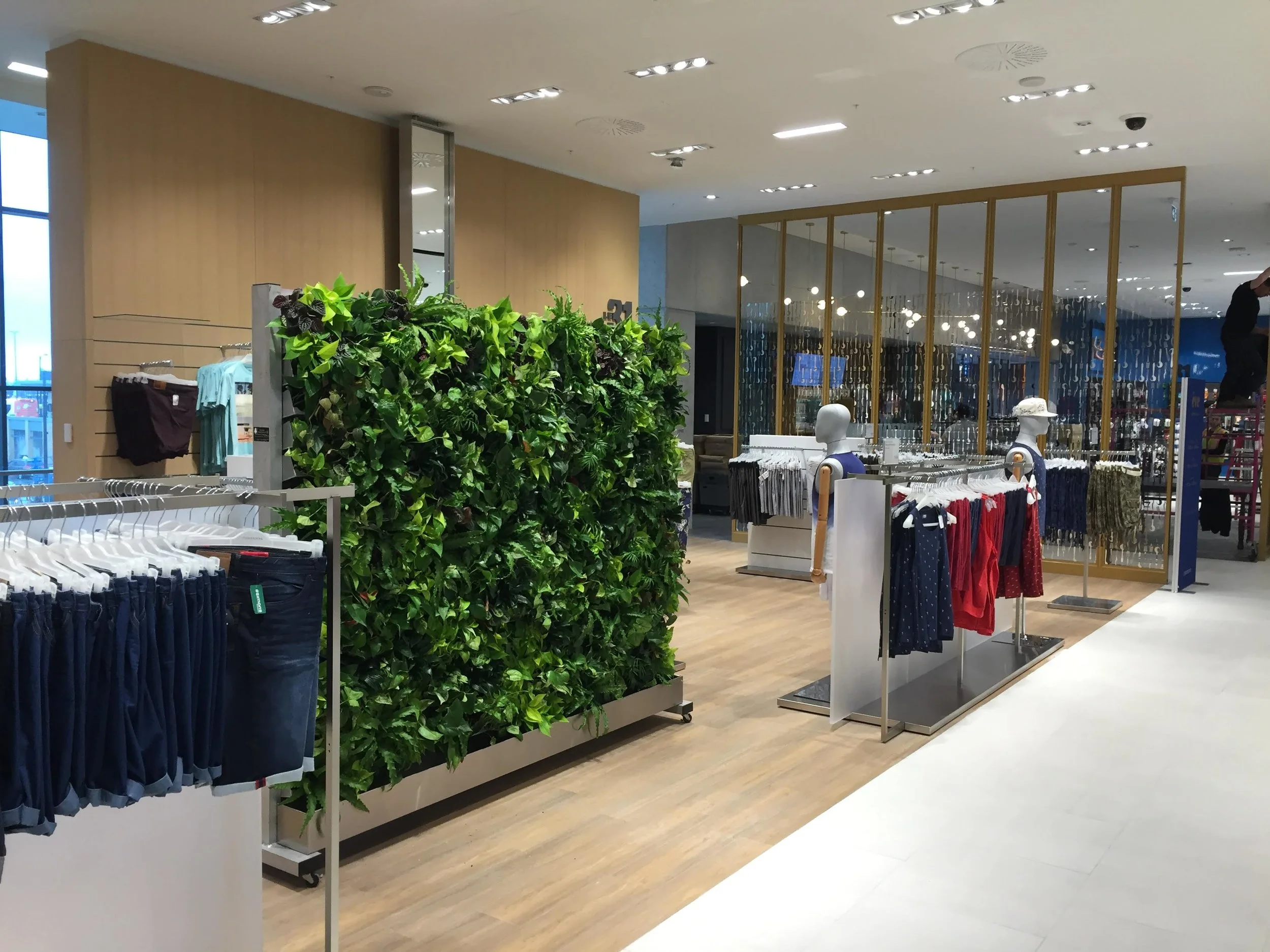 Simons Grand Opening 3.jpg