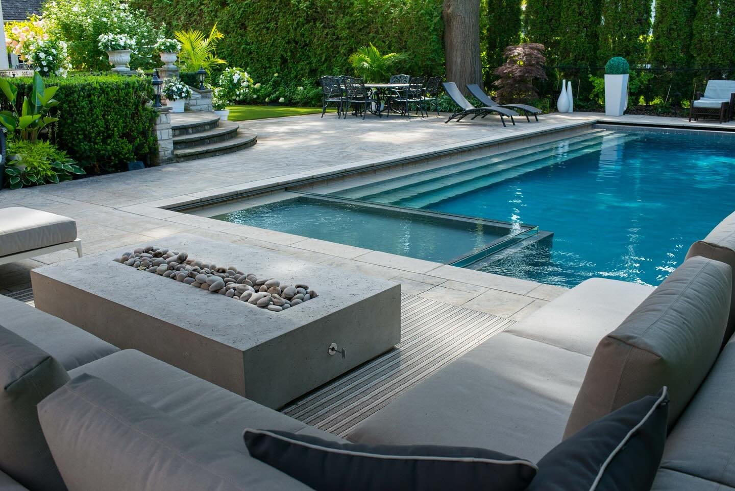 Built for how you live outside⚡️

Custom landscape design &amp; build tailored to your space and style. 
Summer is coming quick! Don&rsquo;t miss out. 🕶️
&hellip;
#HollanderLandscaping #Toronto #OutdoorLiving #DesignBuild #OutdoorUpgrade