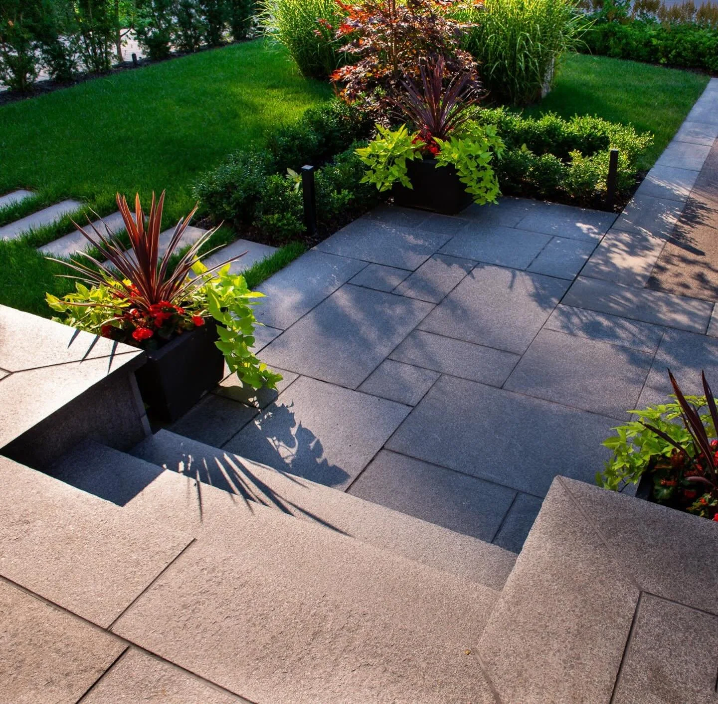 RENEW your yard this spring with Hollander Landscaping ✨

Give your yard a spring reset! 🌱
Detailed edges, fresh garden beds, and a landscape ready to thrive. 

Let us handle your Spring Cleanup. 
Book Now! 🌿 
&hellip;
#HollanderLandscaping #Landsc