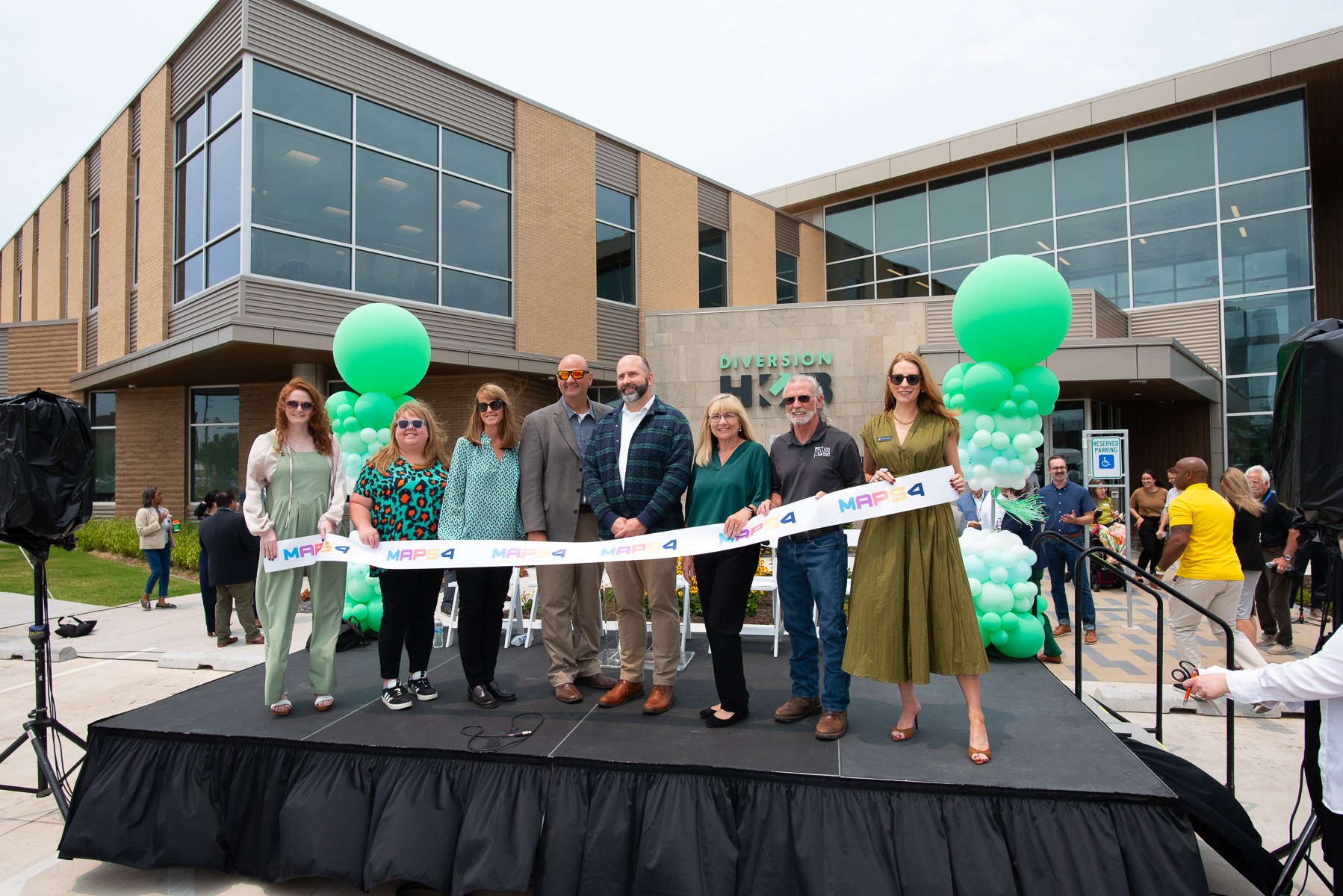Diversion HUB ribbon cutting
