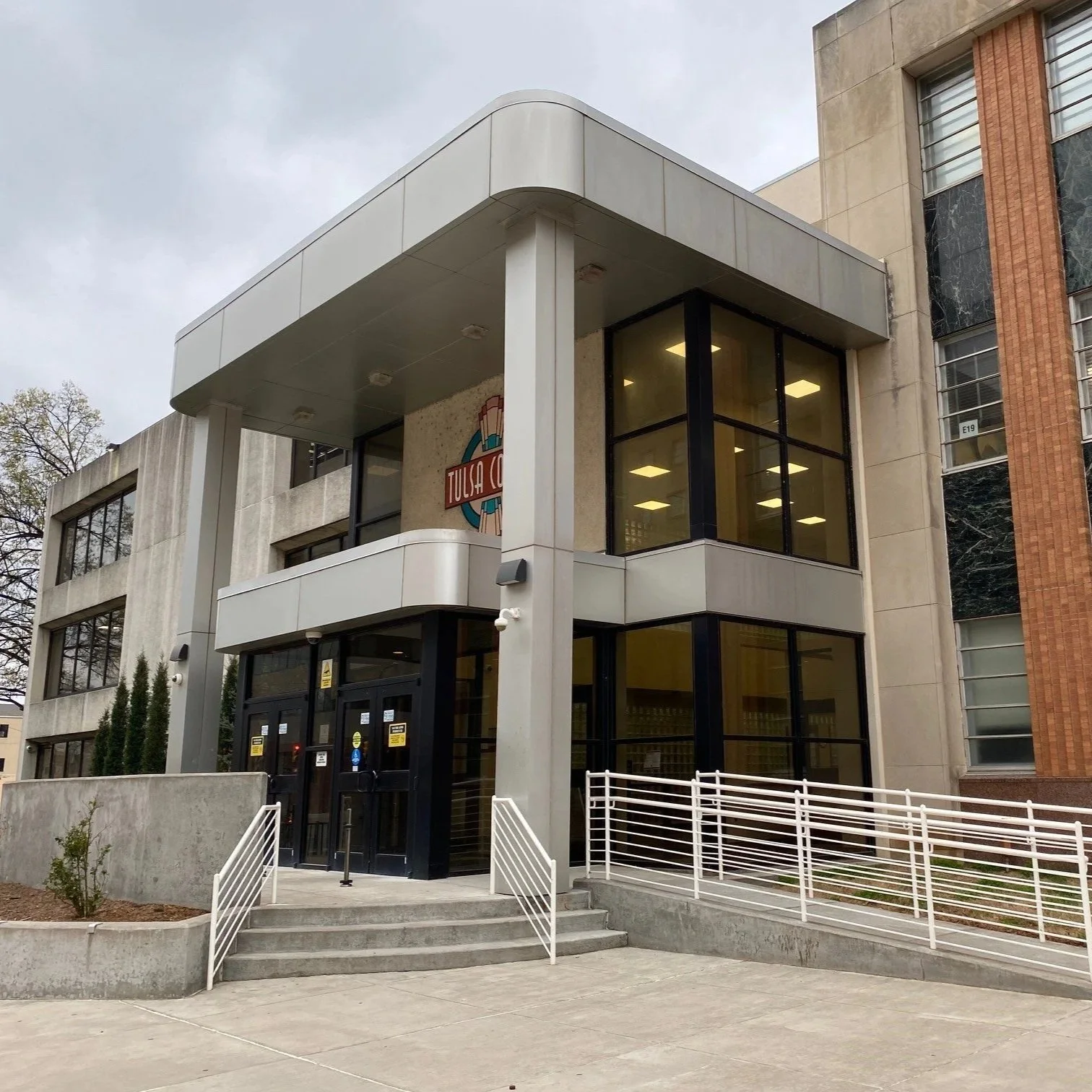 Eterior entrance to the Tulsa County Courthouse