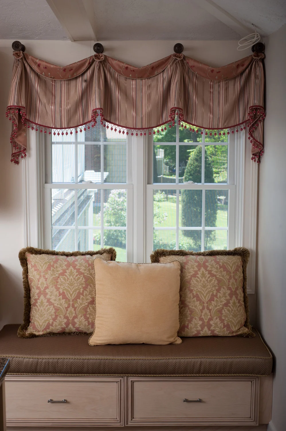 Designed by Suzy at Sew Bella Home. Photography by Scott Metzger www.metzgerstudios.com