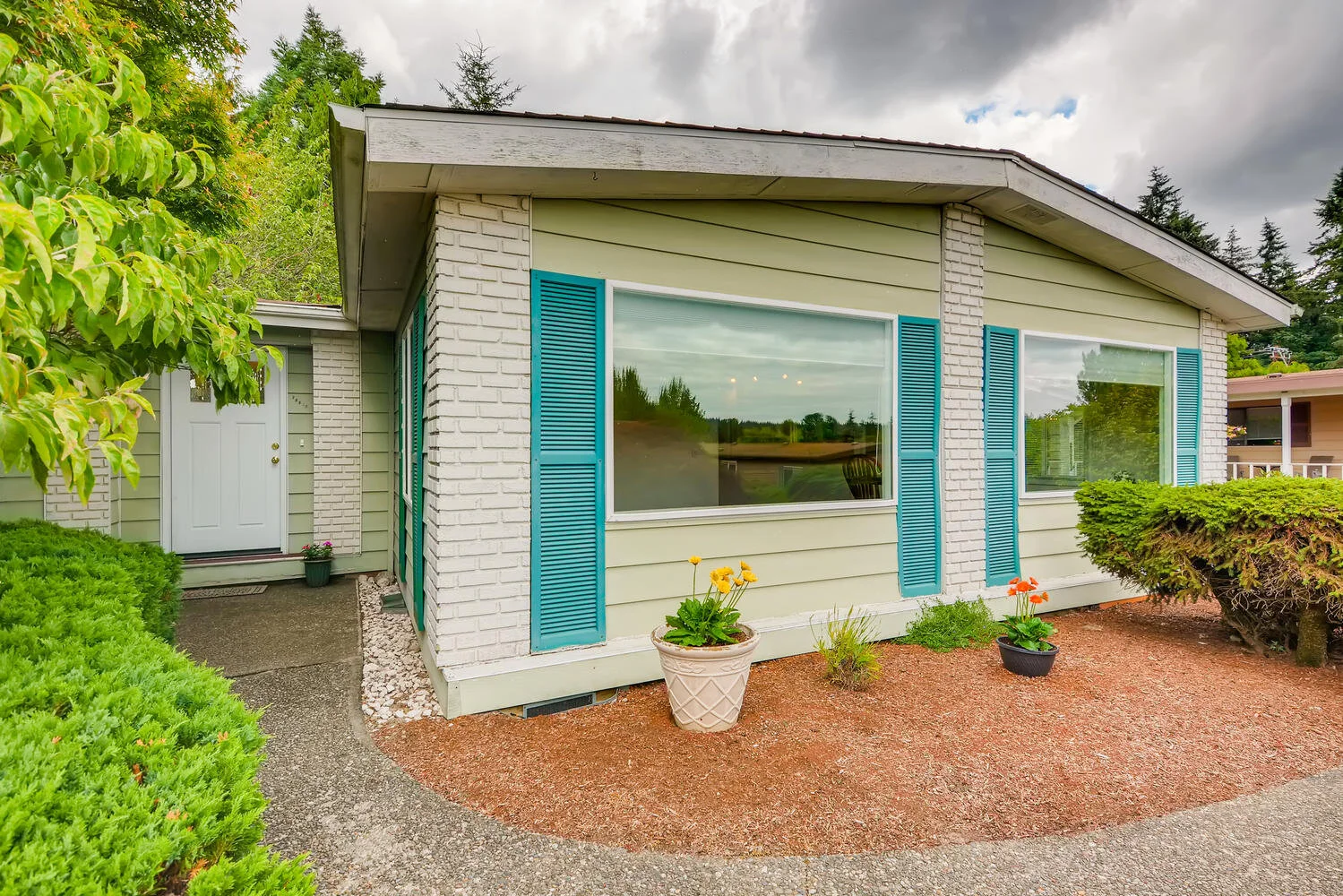 23907 Rock Circle Bothell WA-large-001-001-Exterior Front-1499x1000-72dpi.jpg