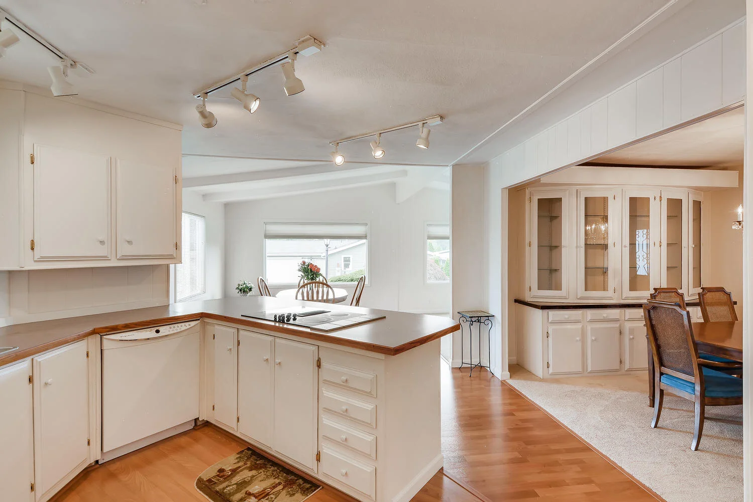 23907 Rock Circle Bothell WA-large-009-008-Kitchen-1499x1000-72dpi.jpg