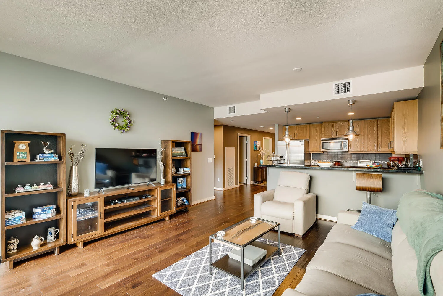 1515 Dock Street Tacoma WA-large-007-006-Living Room-1500x1000-72dpi.jpg