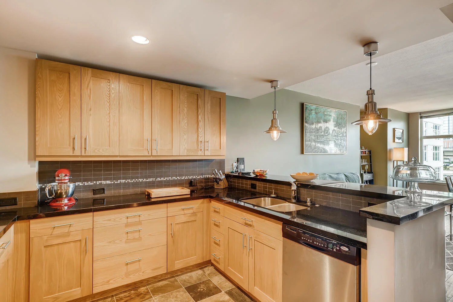 1515 Dock Street Tacoma WA-large-009-011-Kitchen-1499x1000-72dpi.jpg