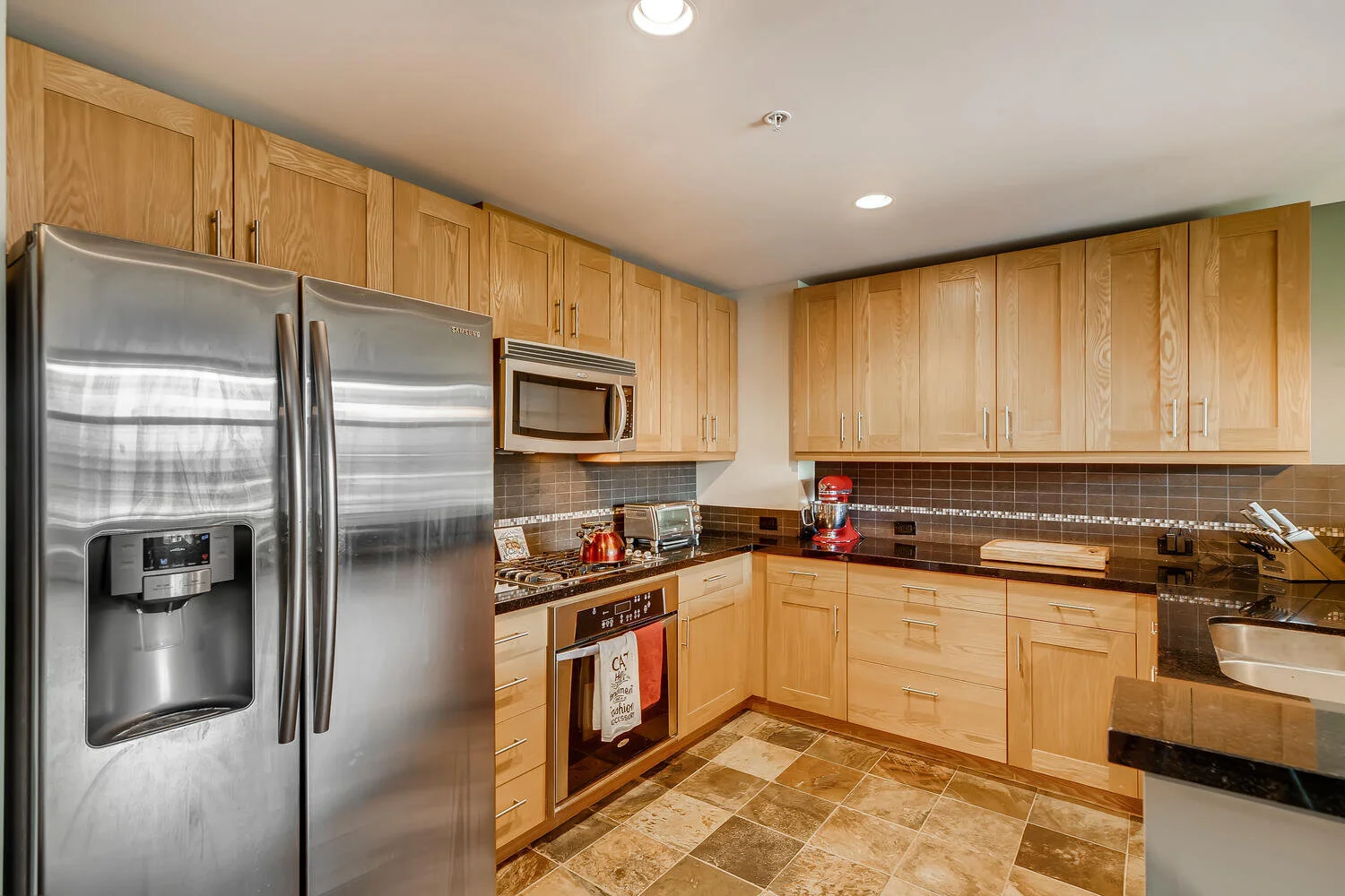 1515 Dock Street Tacoma WA-large-011-010-Kitchen-1500x1000-72dpi.jpg