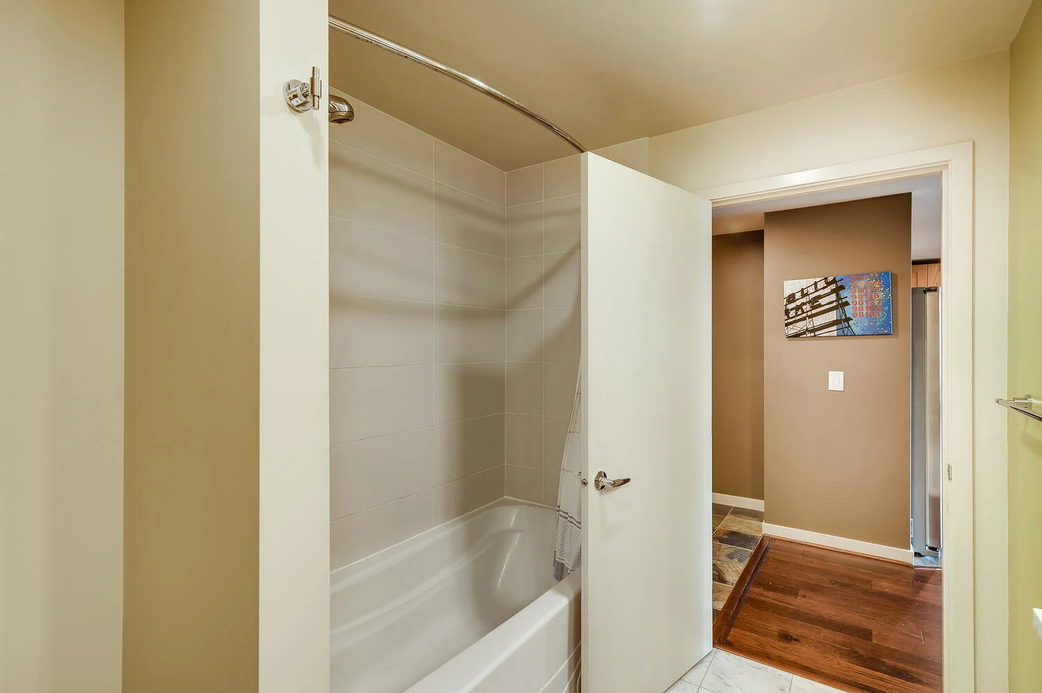 1515 Dock Street Tacoma WA-large-019-014-Bathroom-1500x999-72dpi.jpg