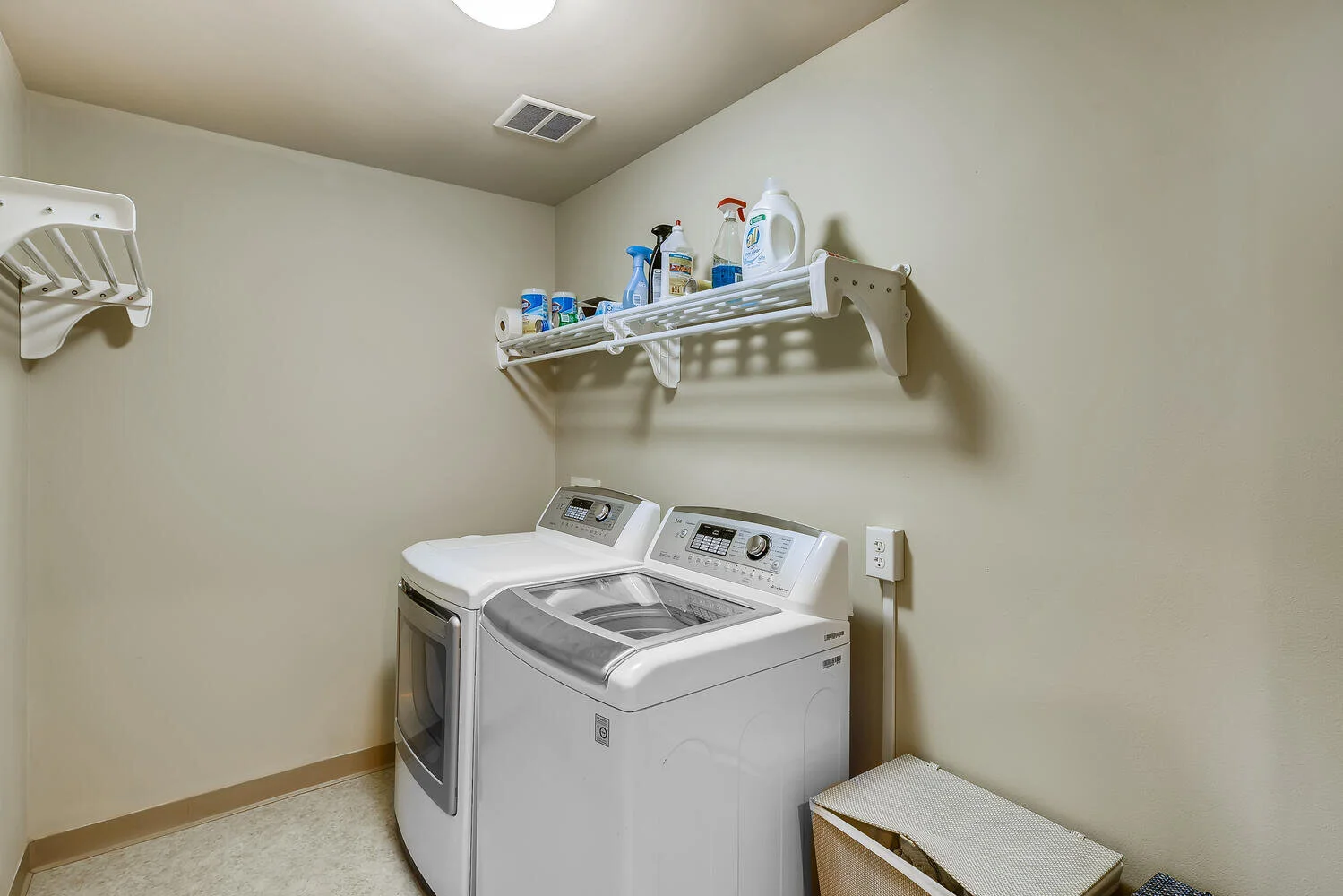 1515 Dock Street Tacoma WA-large-026-021-Laundry Room-1500x1000-72dpi.jpg
