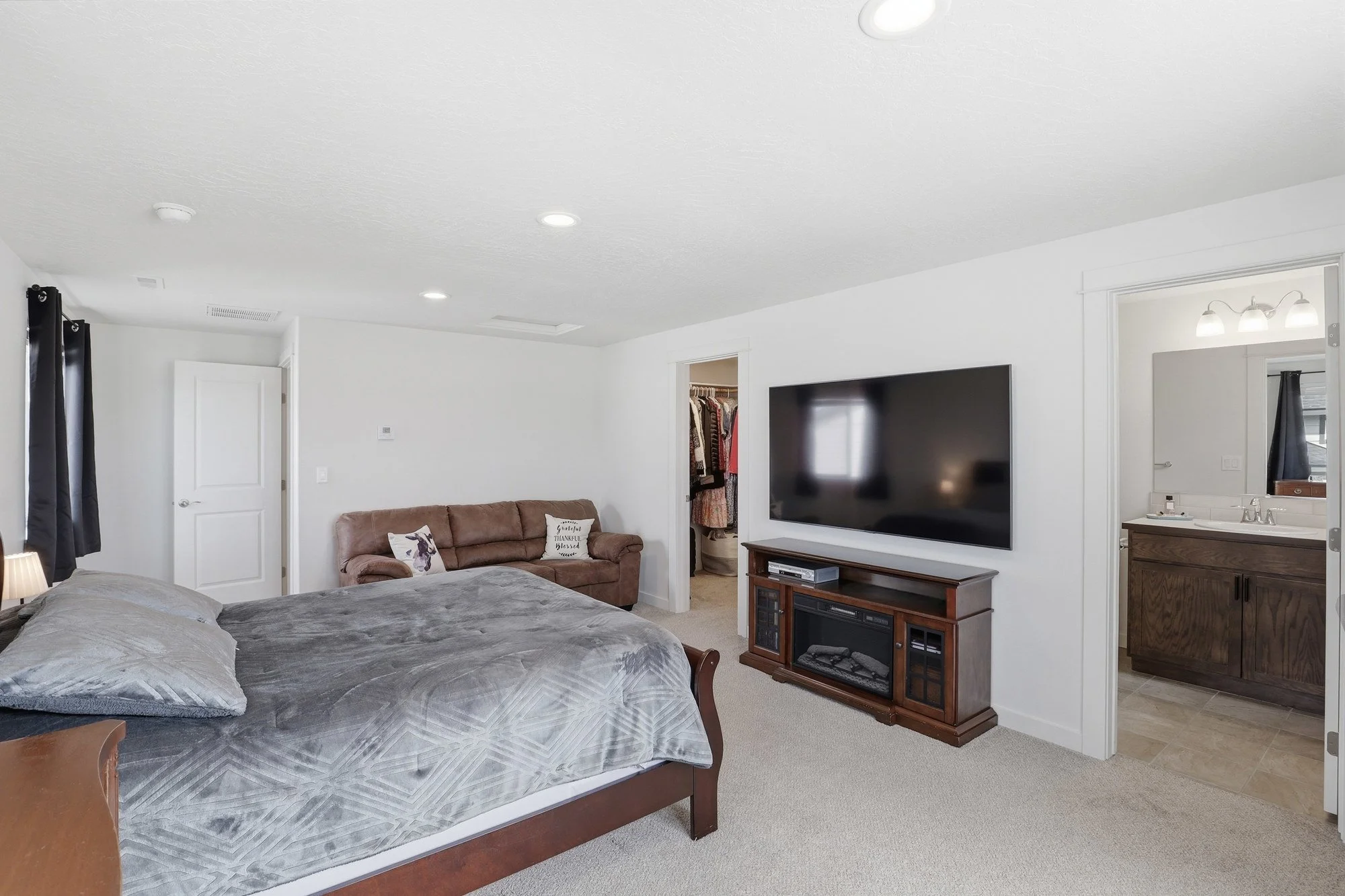 19_4495 may ella loop.jpg