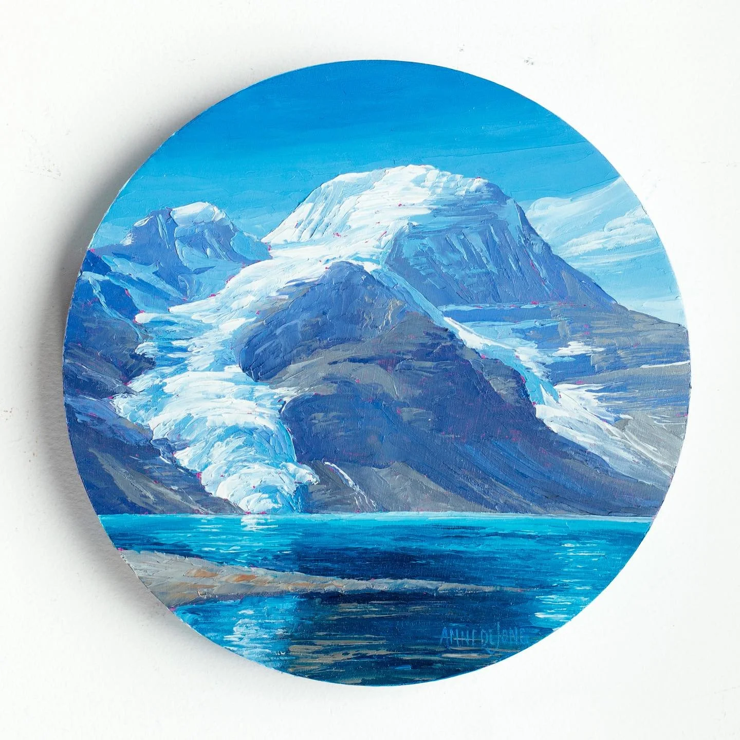 First Berg Lake painting! It&rsquo;s just a small one (8 inches) and it&rsquo;s got me excited to paint some larger pieces. 

This painting will be available on Thursday, August 21, along with a handful of other round mountain memories. If you want e