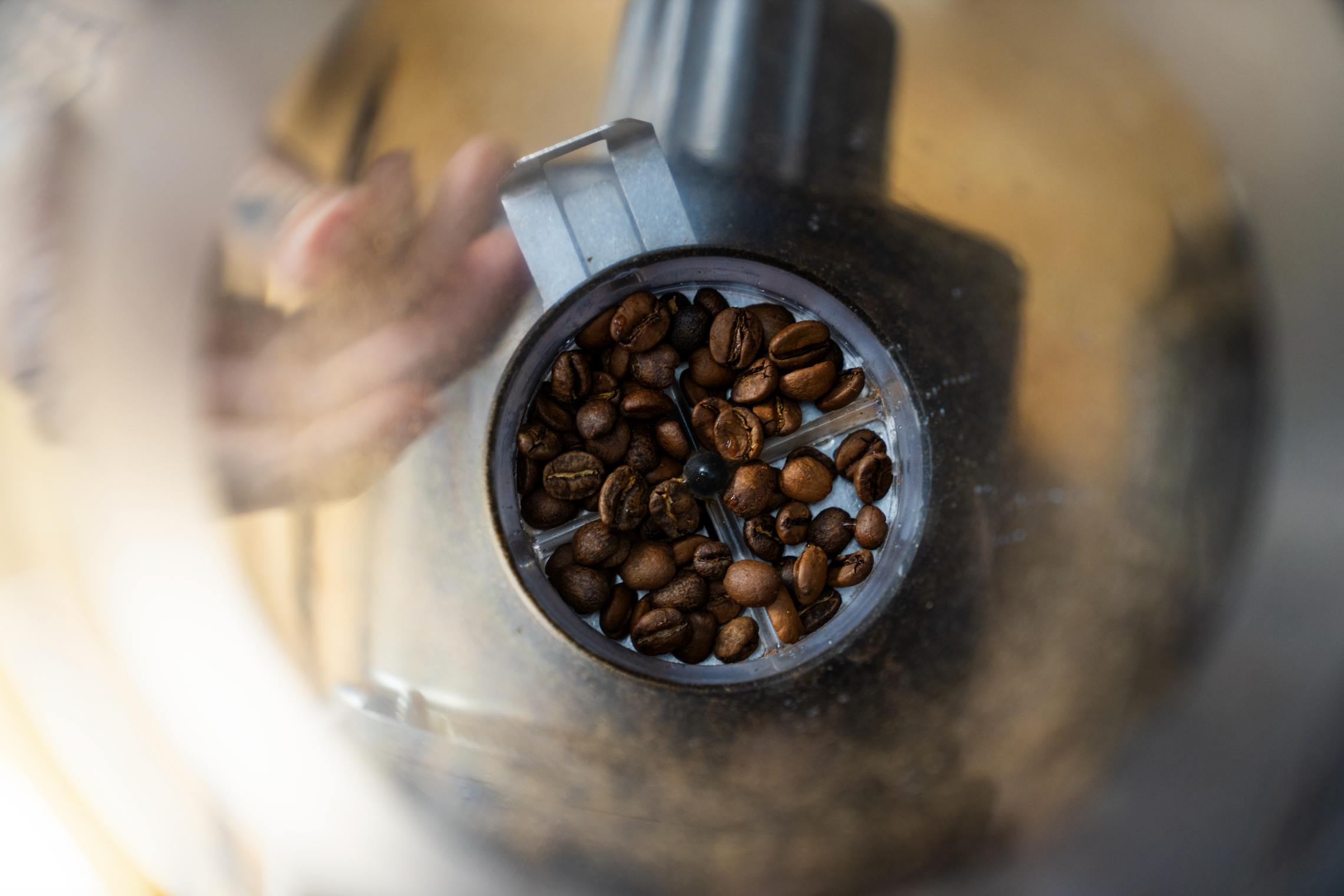 It’s Electric: Understanding—and Reducing—Static Electricity During Grinding