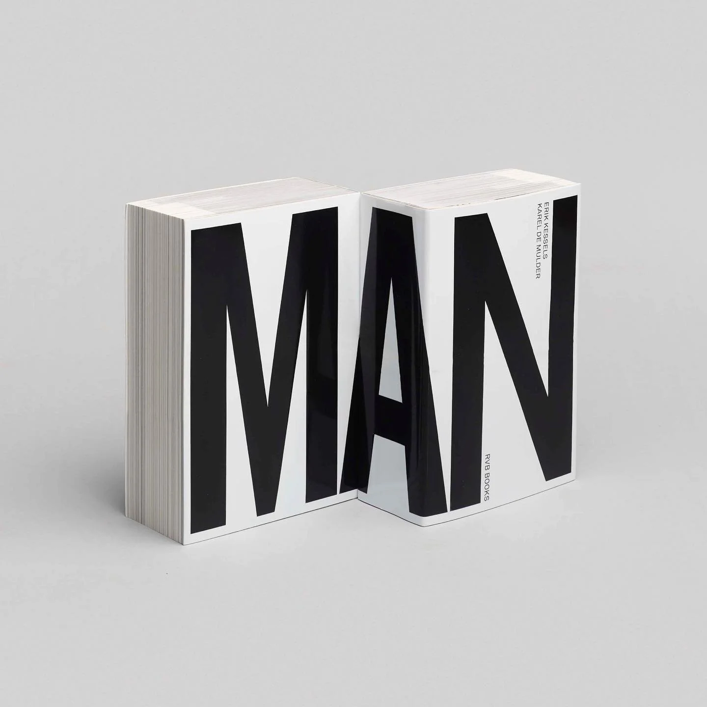 MAN new book by @erik.kessels and @kareldemulder.be 11X16 cm 768 pages. A man flanked by an equal amount of women on either side when photographed-placed exactly where he seems to prefer: right in the center. Published by @rvb_books and on www.erikke