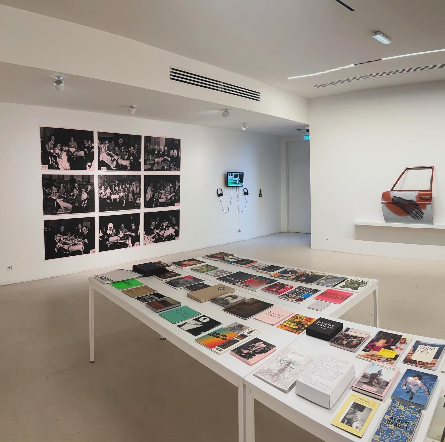 AS FAR AS YOU CAN SEE @galeriedujour exhibition that brings together 3 decades of publications and works @erik.kessels @rvb_books @commerce__commerce