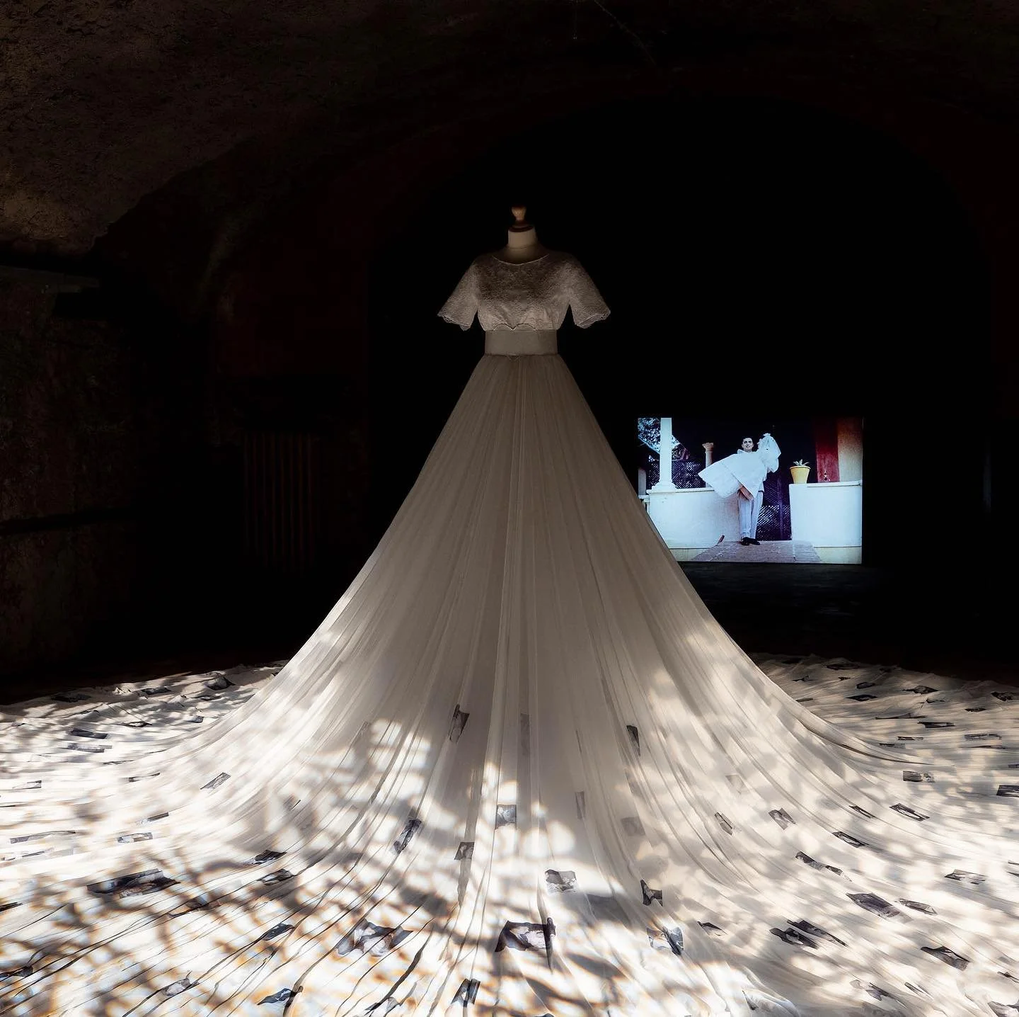 @erik.kessels @petripaselli exhibition @gu.pho.festival in Guiglia (Italy). In almost every picture 19 exhibition about Mina to a stand-in groom and finally reuniting with real husband Dario in Eritrea #vernacularphotography #inalmosteverypicture