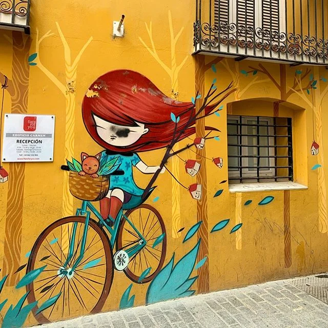 Street art tour by @daviddelimon was one of the highlights of my  Valencia month! I learned much about his work and other local artists (including @julieta_xlf who&rsquo;s amazing!) and at the end made my own little art on a tote bag ☺️ #streetart #v