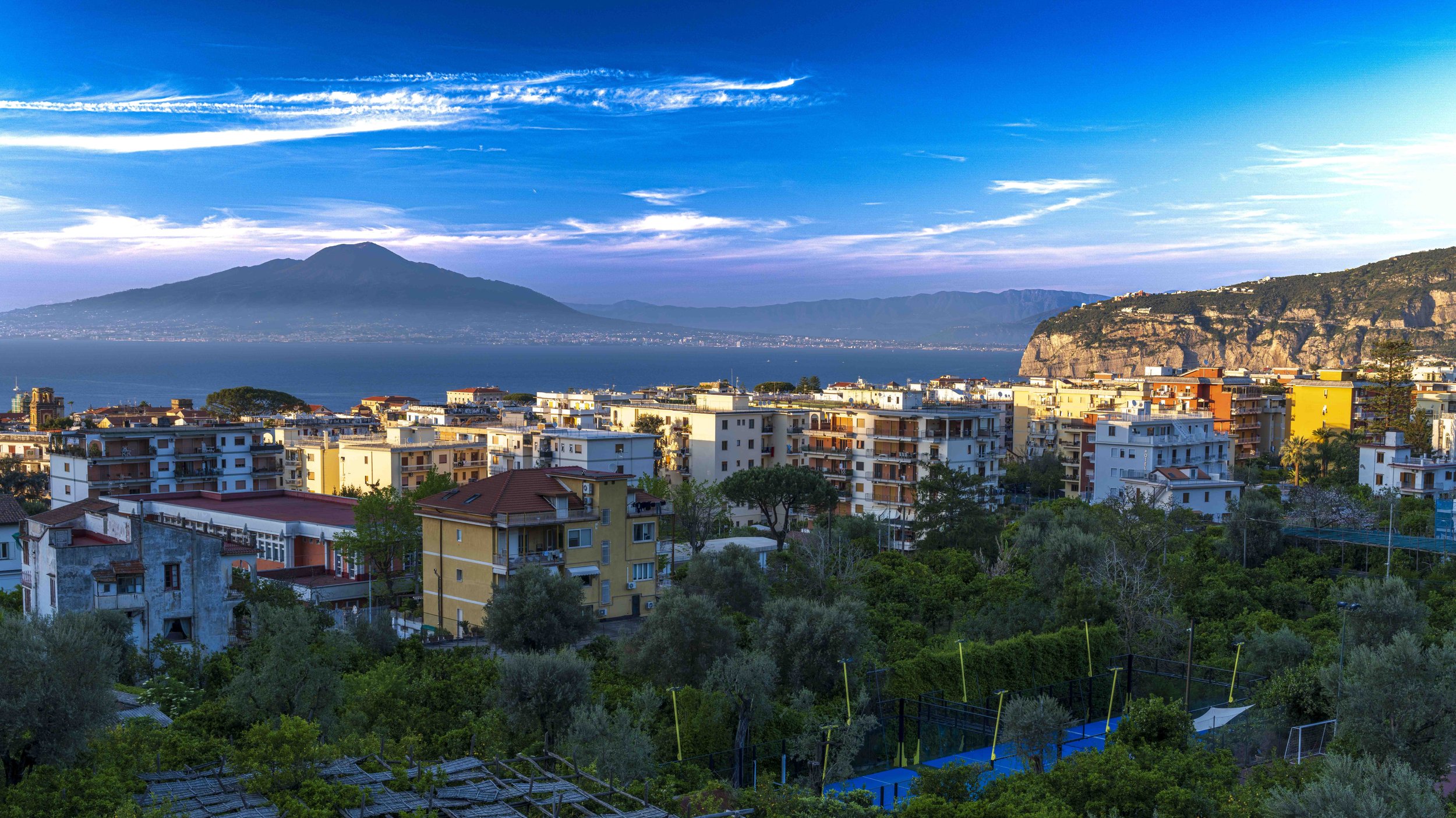 Sorrento Vesuvius.jpg