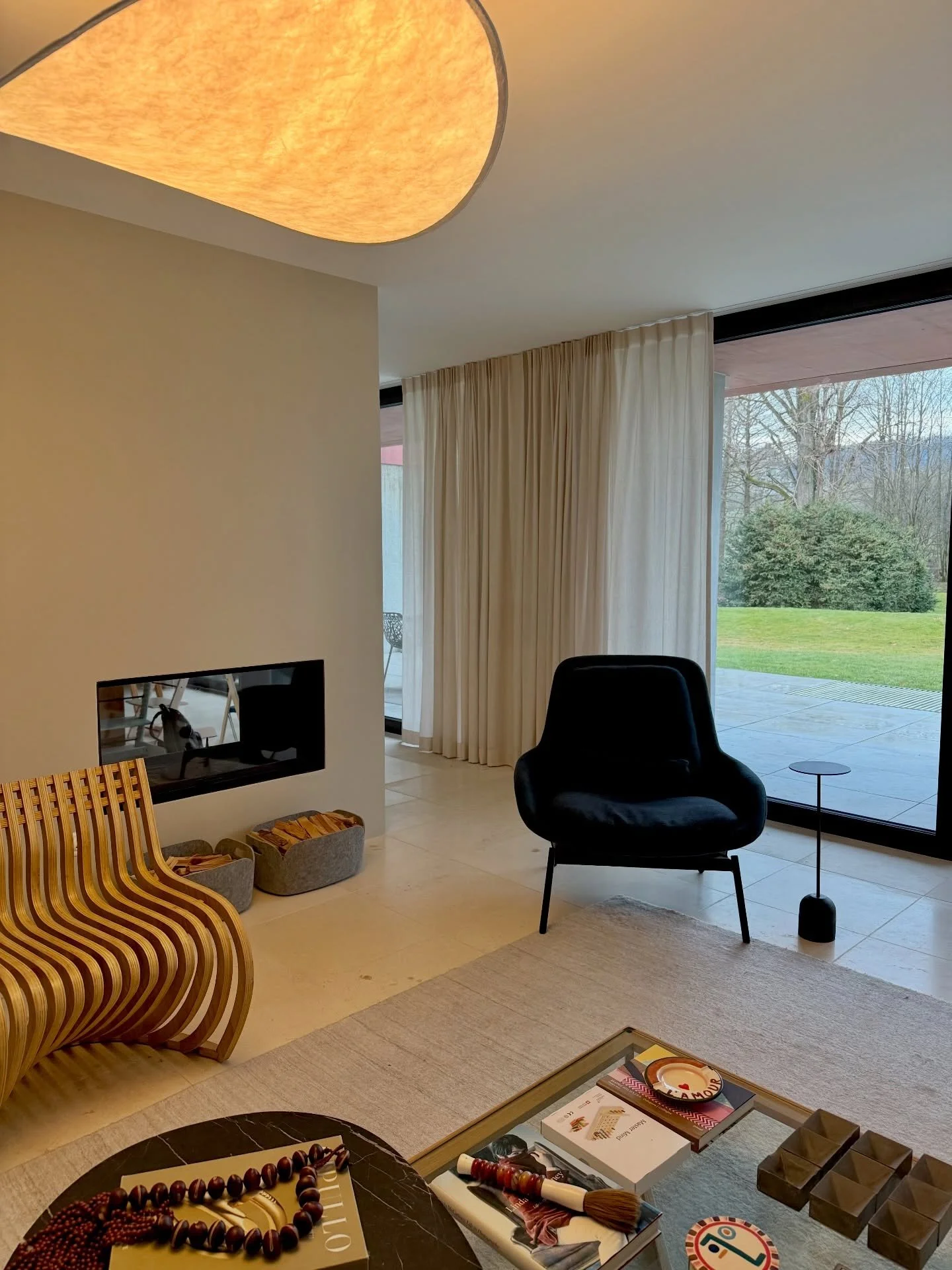 Soft light. Perfect drape. Effortless elegance.

Bespoke curtains designed to frame your space by enhancing natural light, and creating a seamless connection between indoors and out. Every fold is tailored, every detail intentional, because true luxu