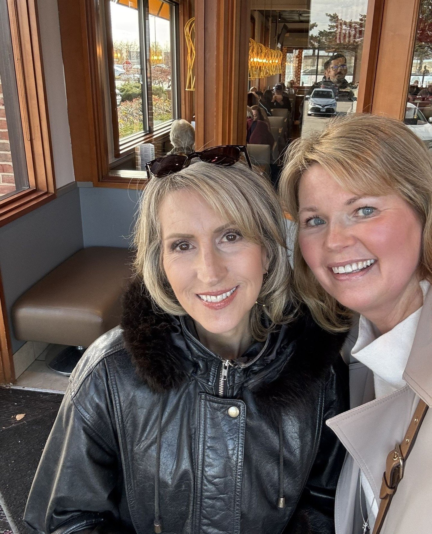 I met up with fellow YouTuber Tina M @tinasbestmidlife for lunch and to talk about all things YouTube that we need to learn! It's a non-stop learning curve.⁠
⁠
Tap Tina's highlighted name to check out her IG page, and from there her LinkTree link is 