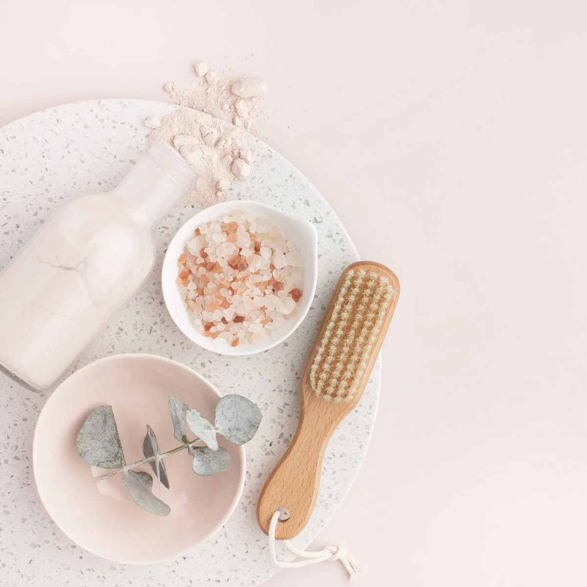 Low-Tox Beauty: How to Clean Up Your Makeup Bag Without Losing the Glam