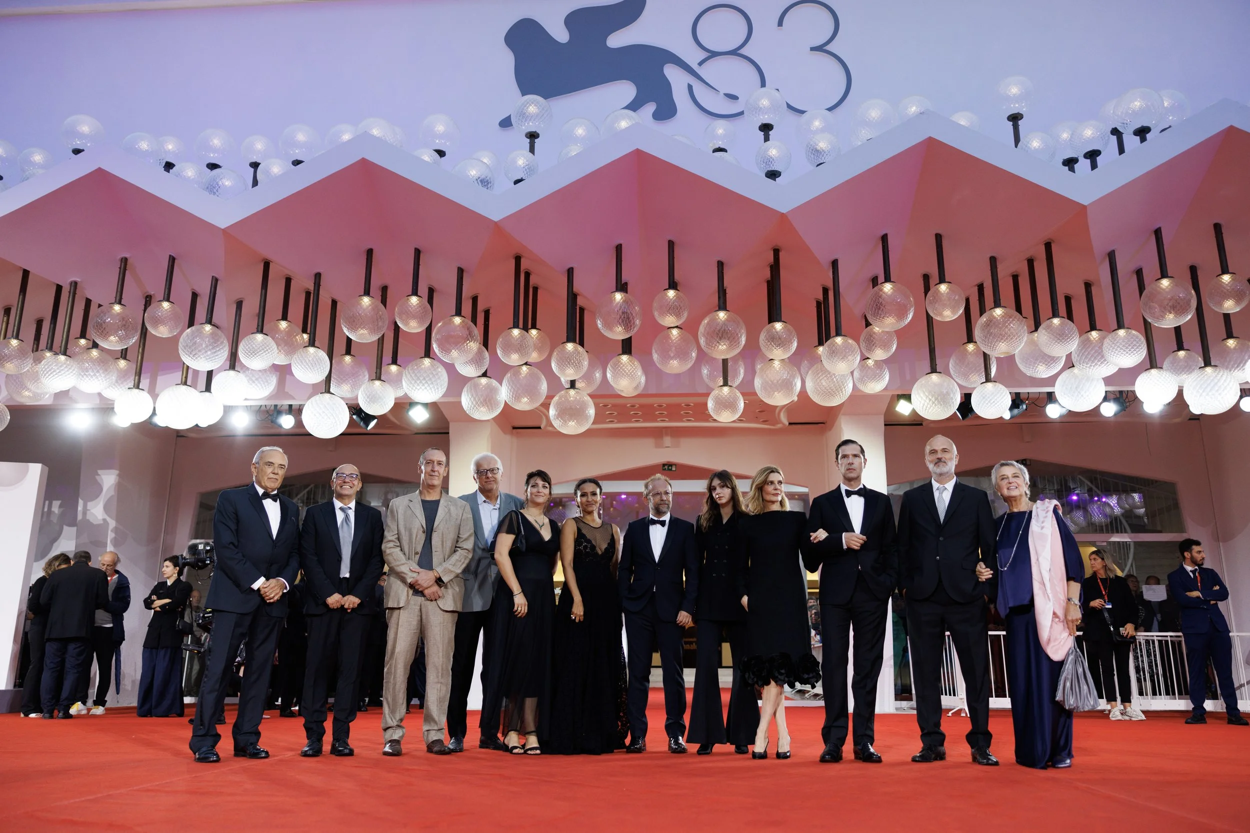 122356-RED_CARPET_-_UN_PEU_AVANT_MINUIT__ONE_MINUTE_TO_MIDNIGHT__-_Film_Delegation__Ph._Jacopo_Salvi_-_Courtesy_Archivio_Storico_La_Biennale_di_Venezia___3_.jpg
