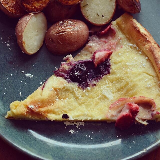 Dutch Baby Brunch - A simple brunch recipe to WOW your family this weekend!  Check out my new blog at www.goodbyem.com for the recipe.