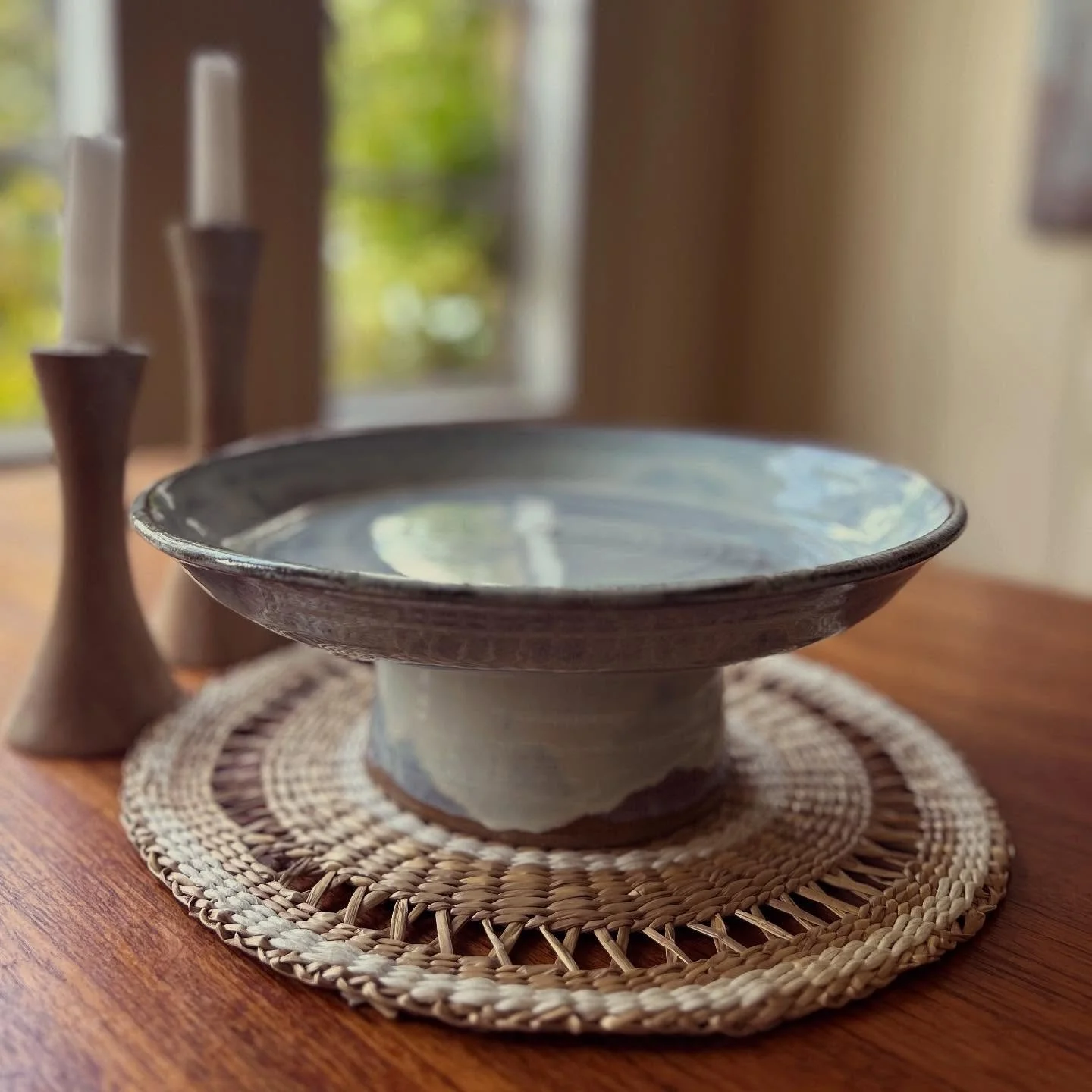 I made a cake stand! Birthdays were on my mind, as most of the birthdays in my family are in May! Also, @potsbyteri in her stories, suggested potters could go ahead and do things that may be outside of the normal pieces we make. I appreciate the sugg