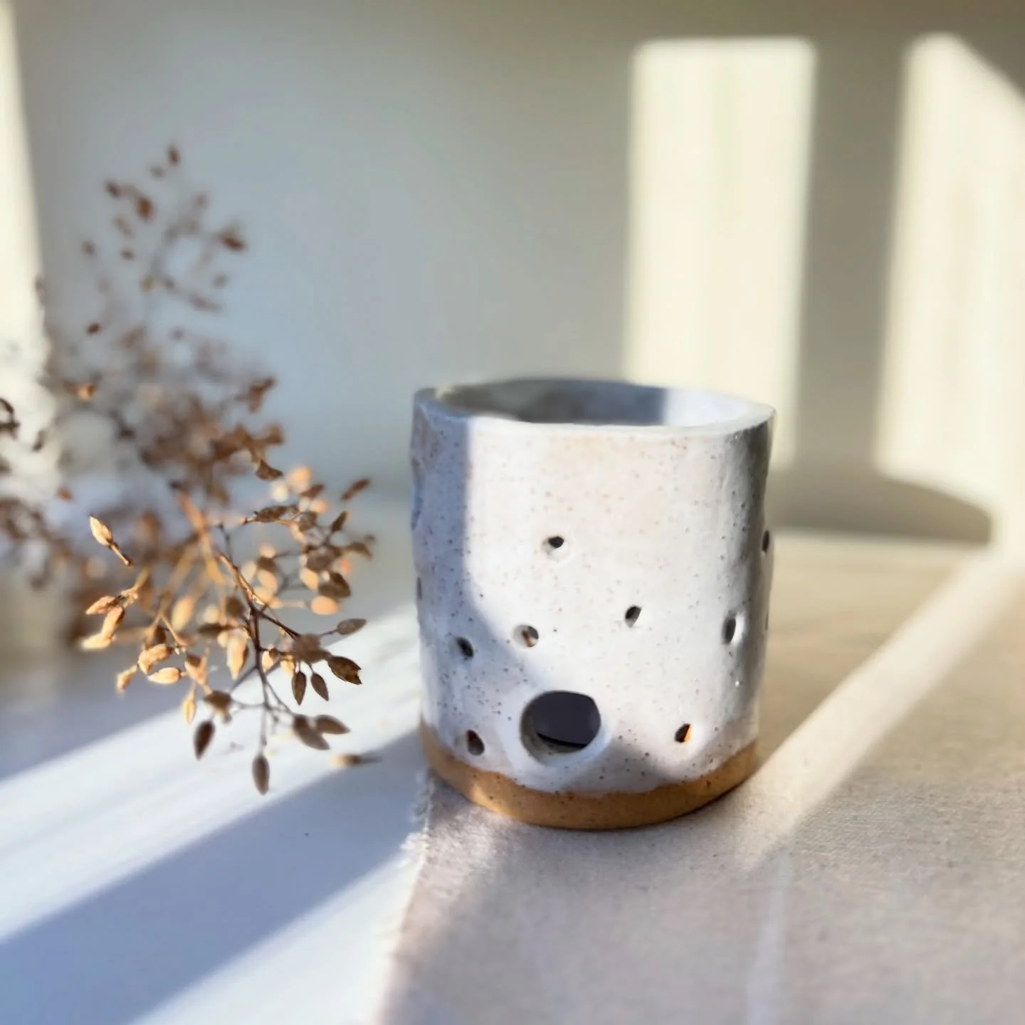 I will be leading a ceramic luminary workshop tomorrow night in Sausalito at the beautiful Social Klub. Now is your chance to join in! 

January 22nd from 6:30 to 8:30 pm 
The Social Klub - 2650 Bridgeway, Sausalito 
https://thesocialklub.bookpsb.com