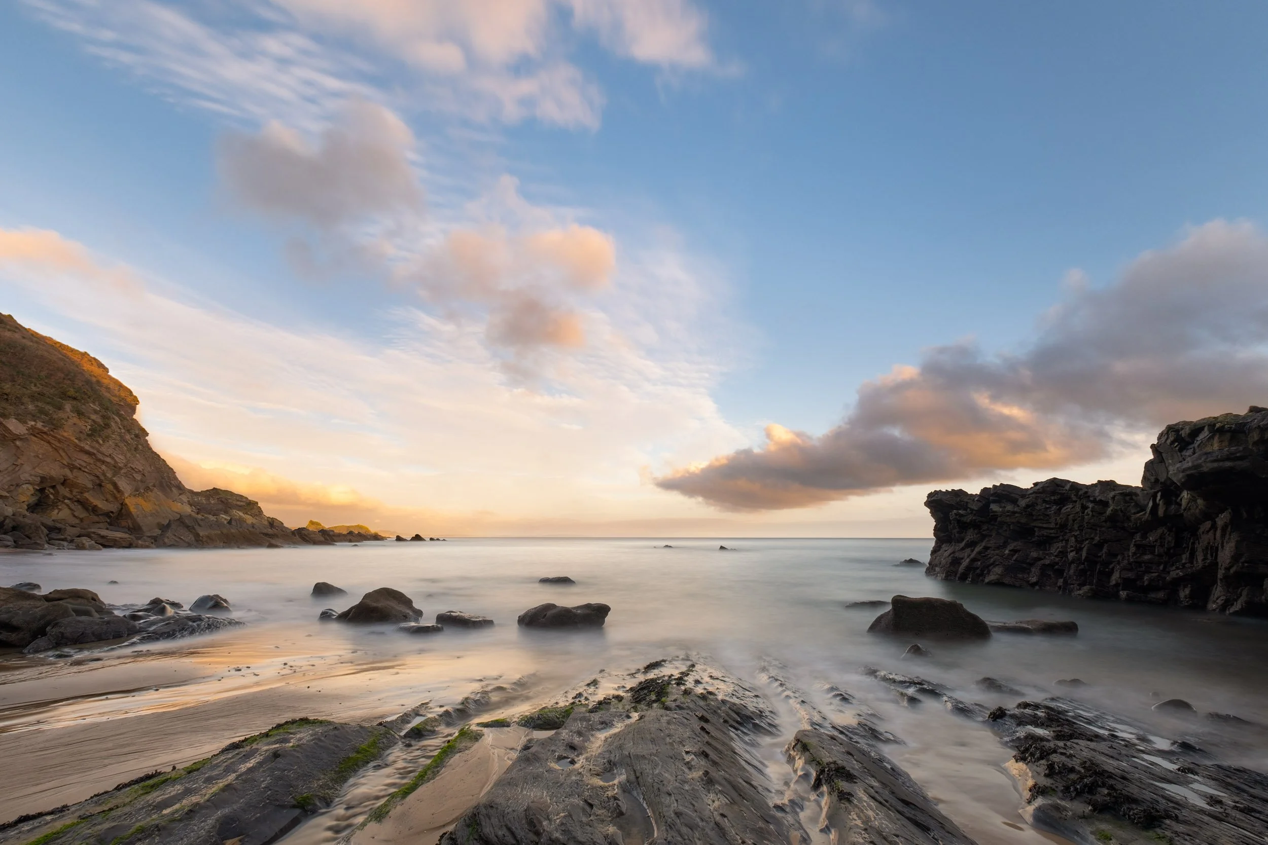 landscape photo of monkstone beach near saundersfoot, pembrokeshire