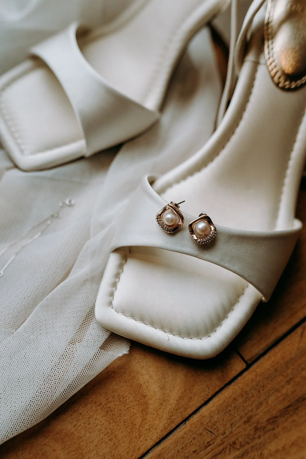 Bride & Groom Prep -29_websize.jpg