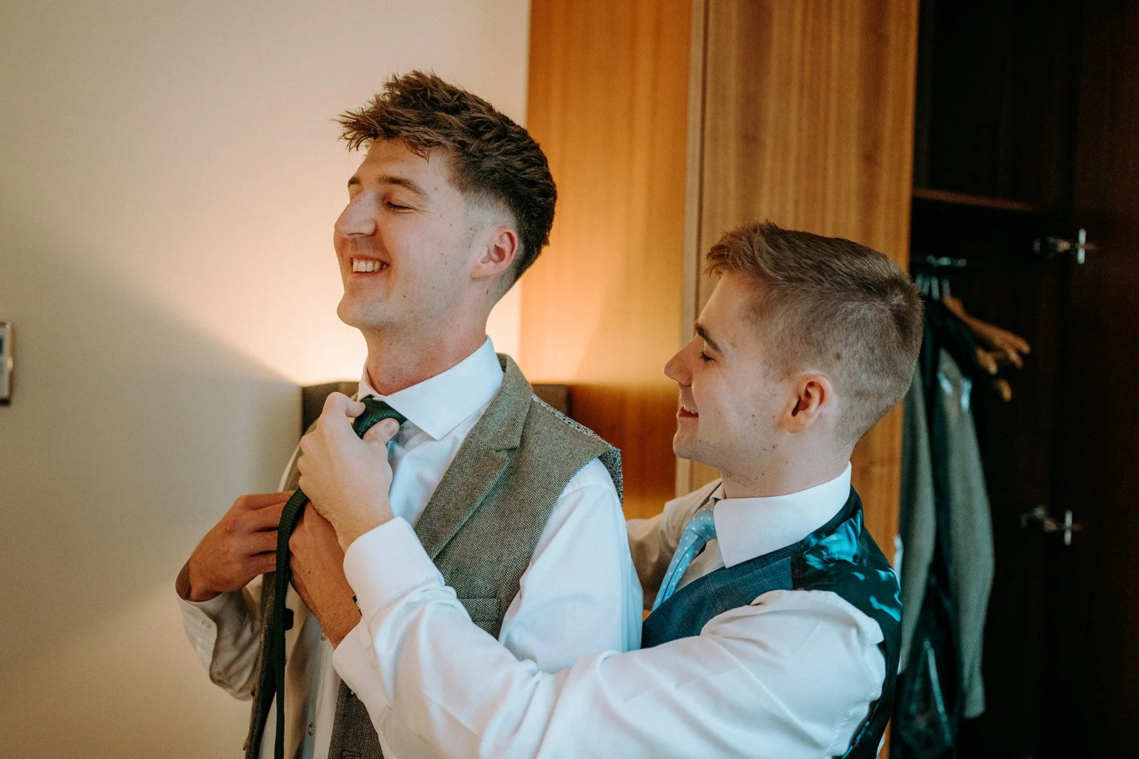 Bride & Groom Prep -89_websize.jpg