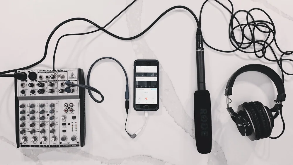 How To Record Professional Audio On An Iphone With An External Microphone Mediashi