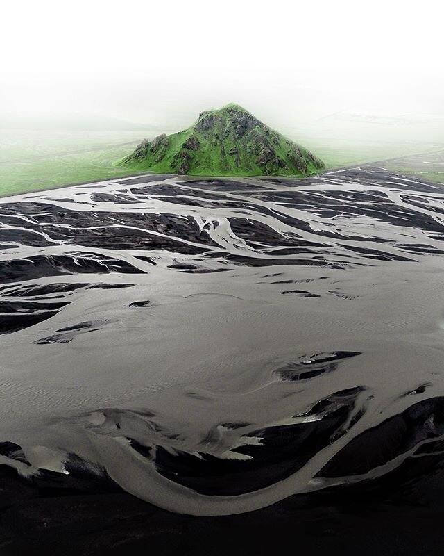 Strayed sheep.
On the way to Th&oacute;rsm&ouml;rk, I always tend to stop and admire this magnificent mountain next to the river. As standing still in the middle of the plain field it feels like this little mountain lost their buddies somewhere in th