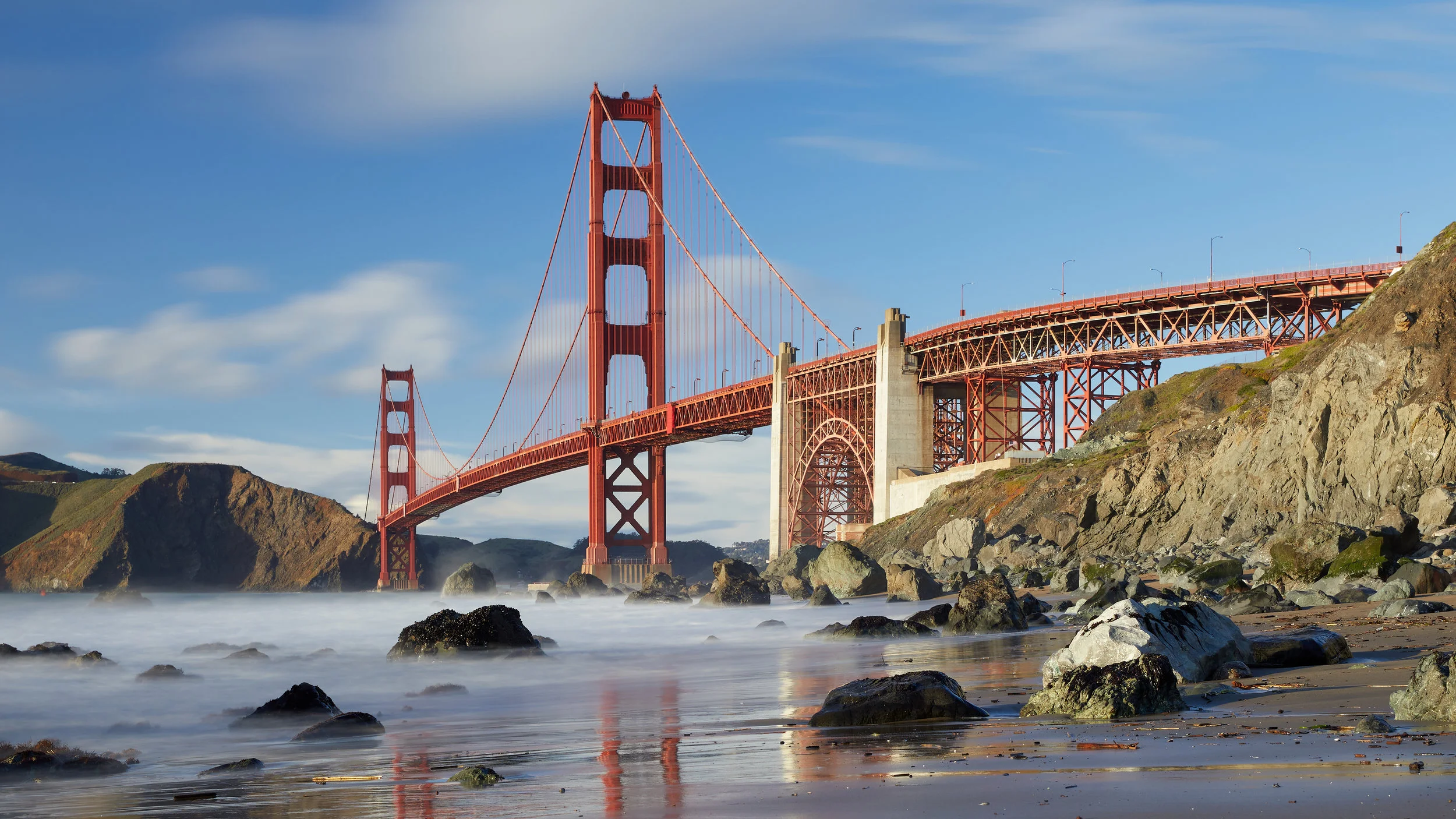 Golden_Gate_Bridge_as_seen_from_Marshall’s_Beach,_March_2018.jpg