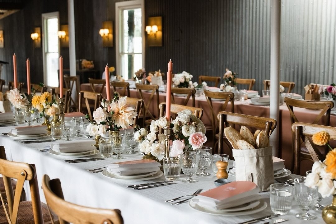 Romantic tablescapes 🍑 for Tam &amp; Sam&rsquo;s joyful reception in our heritage barn. 
⠀⠀⠀⠀⠀⠀⠀⠀⠀
⠀⠀⠀⠀⠀⠀⠀⠀⠀
Captured by @jeremyblodephotography