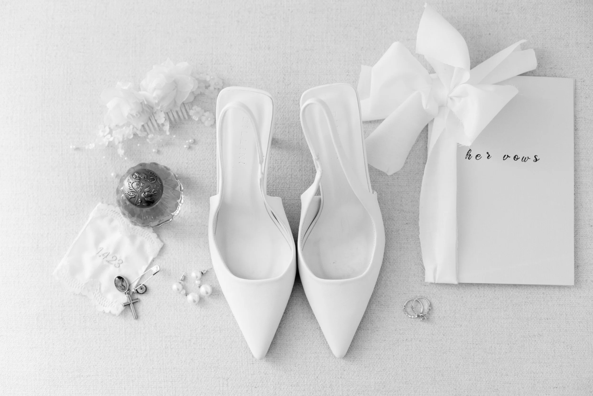 2022.04.01-D&J-BridalPrep-13-2.jpg