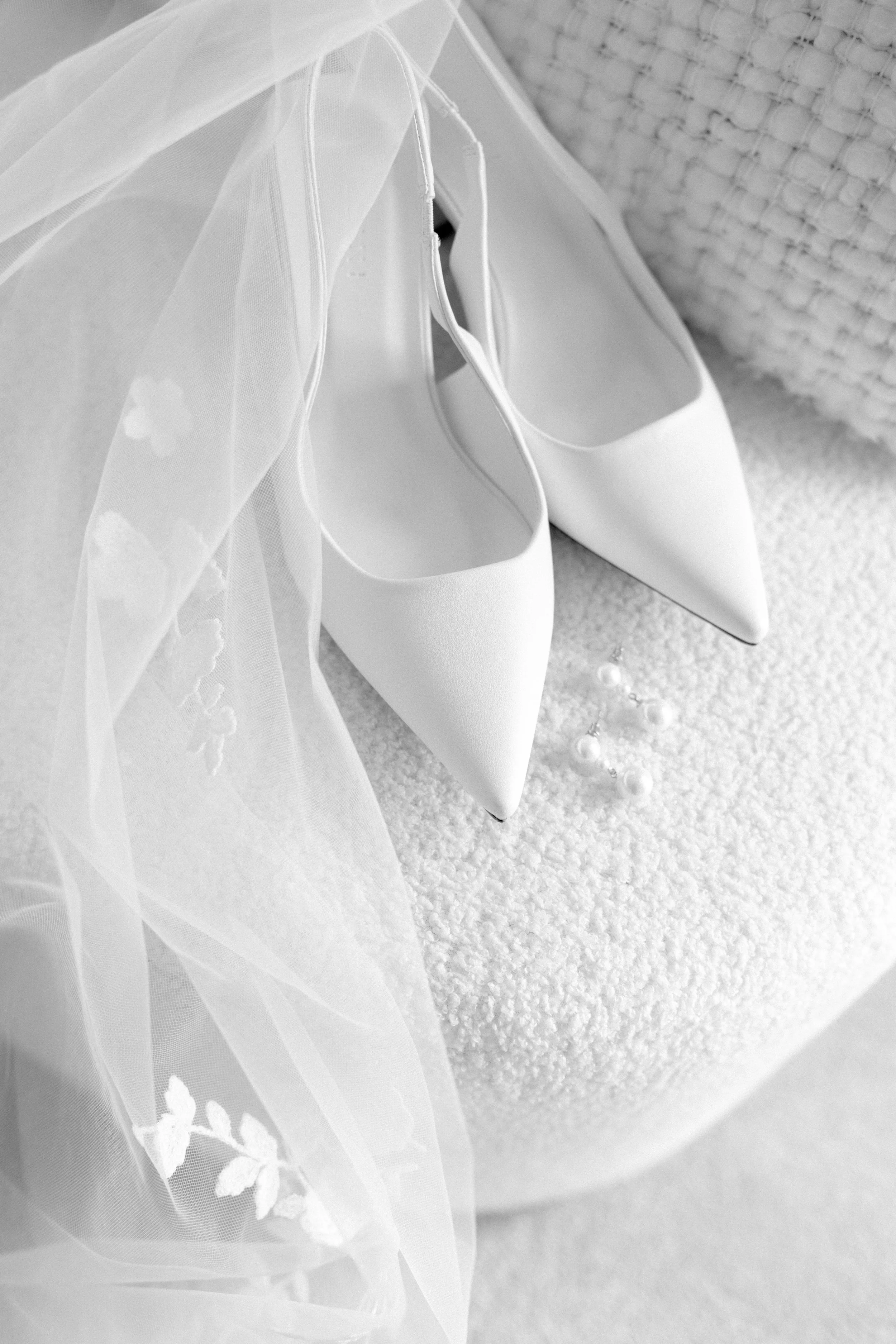 2022.04.01-D&J-BridalPrep-23.jpg