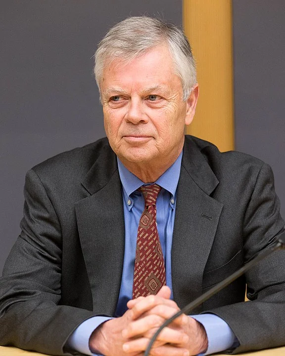 Stephen Kinzer ( Wikipedia )