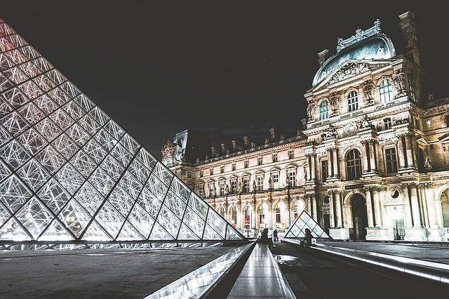 Louvre Museum ( Free-Photos )