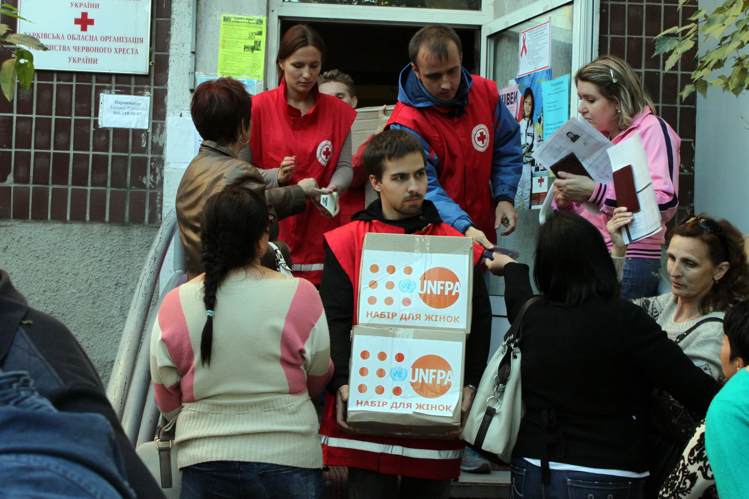 Red Cross Volunteer with UNFPA aid ( UN Ukraine )