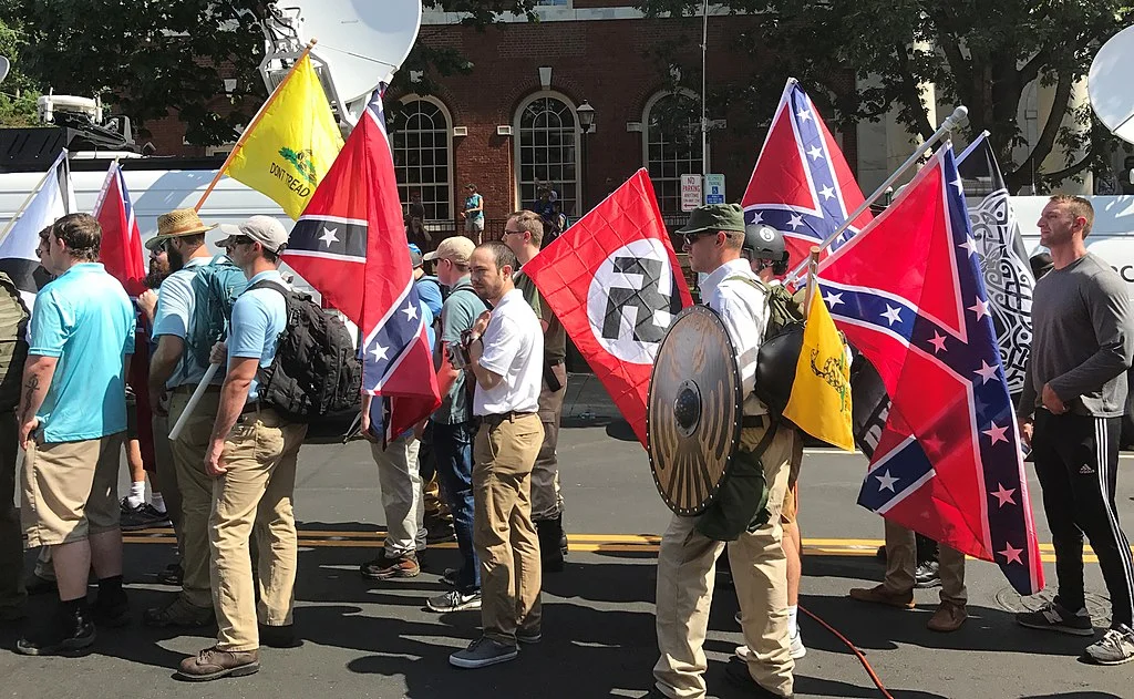 Alt-right members preparing to enter Emancipation Park holding Nazi, Confederate, and Gadsden "Don't Tread on Me" flags ( Anthony Crider )